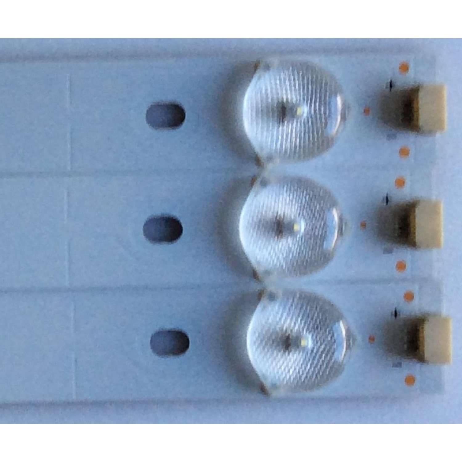 KIT DE LED'S PARA TV WESTINGHOUSE ((3 PIEZAS)) / NUMERO DE PARTE IC-A-CNCF-32D439 / T74-C6WD-S3-3-14-04-19 / C674-761M 3.4-3.6V / MODELO DWM32H1G1 TW-77701-S032M - Imagen 4