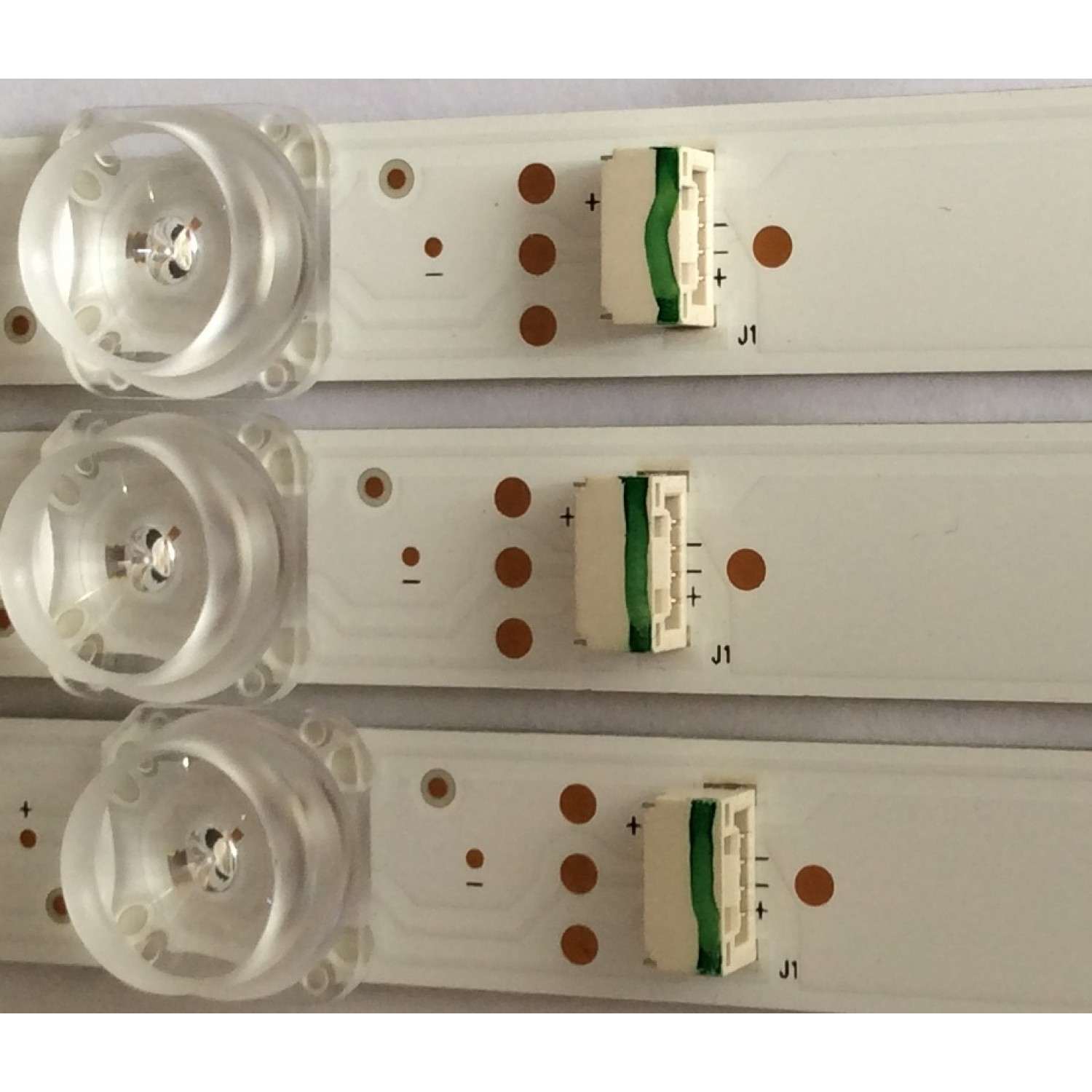 KIT DE LED'S PARA TV TCL ((3 PIEZAS)) / NUMERO DE PARTE 4C-LB4308-YH09J / TCL_43D2900_3X8_3030_LX20180403_VER.4 / 43D2900 / LX20180403 / PANEL LVU430ND1L / MODELOS 43S403 / 43S405 - Imagen 3