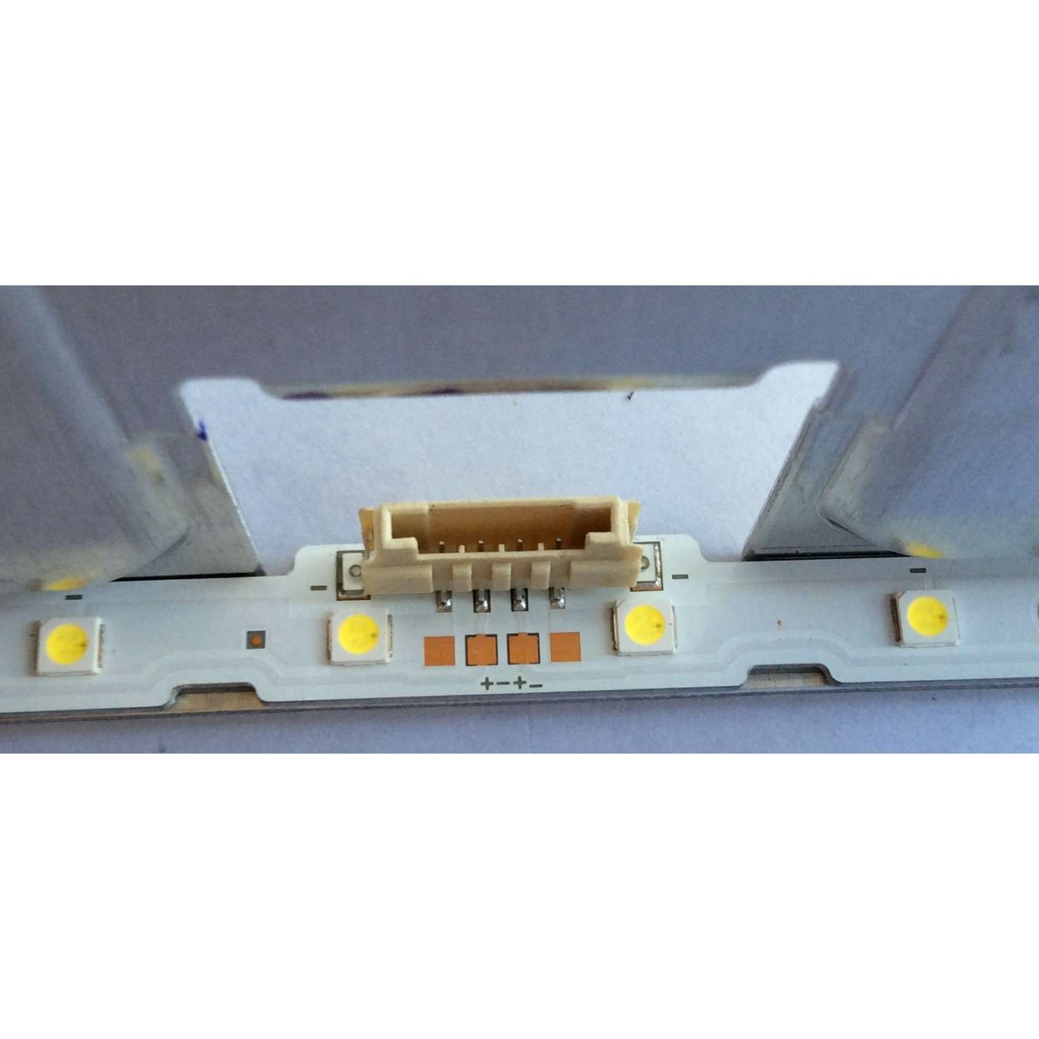 LED PARA TV SAMSUNG (1 PIEZA) / NUMERO DE PARTE BN96-45913A / BN61-15485A / LM41-00613A / L1_NU7.1/7.3 / E5_CDM_S20(2) / R1.2_S1C_100 / PANEL CY-CN055HG / MODELOS UA55NU / UE55RU / UN55NU / UN55TU / MAS MODELOS EN DESCRIPCIÓN / ((MEDIDAS 1.21M x 12CM)) - Imagen 4