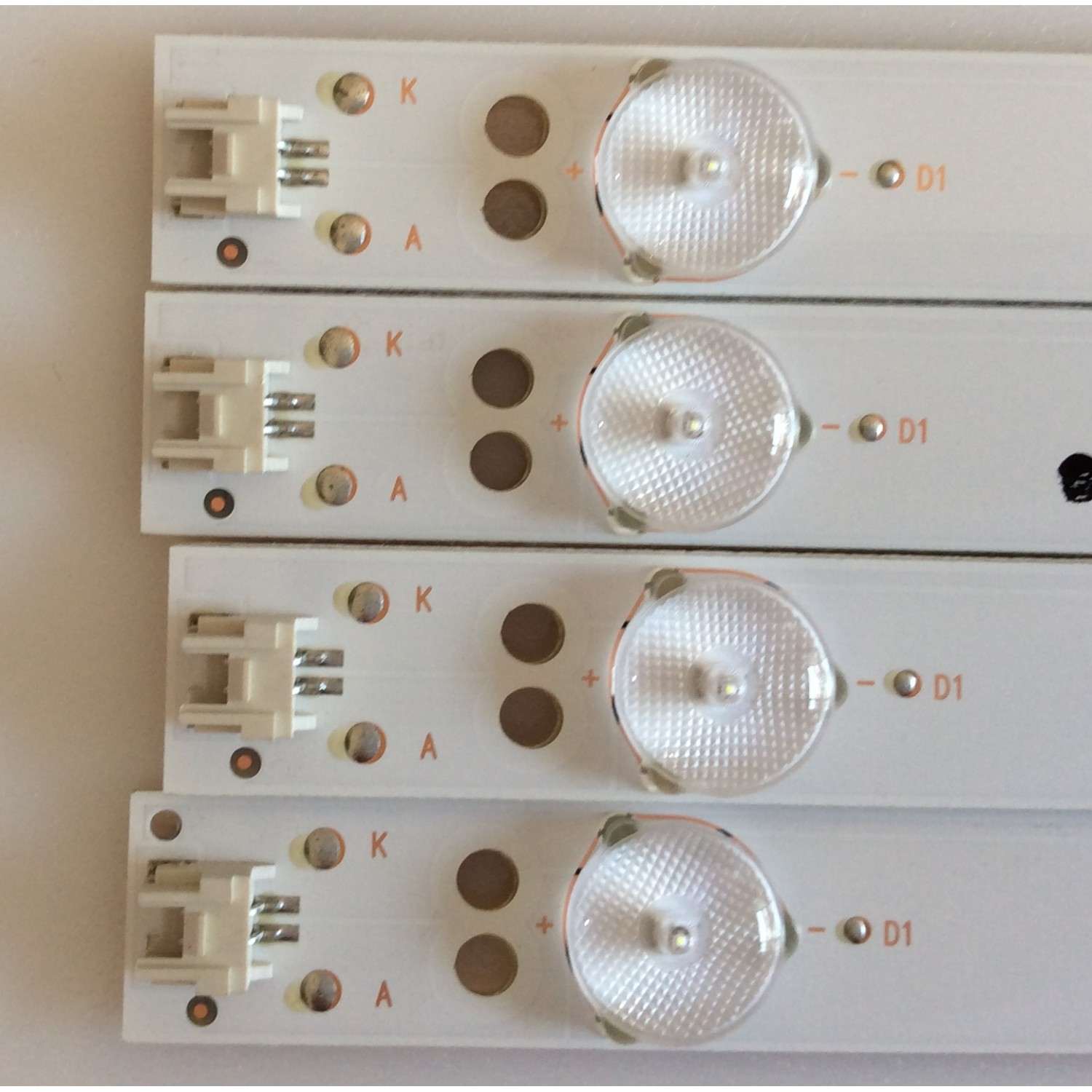 KIT DE LED´S PARA TV ( 4 PIEZAS ) / ELEMENT /  303TH400047 / TFGJ40D09-ZC21FG-02 / PANEL LSC400HN02-G02 / MODELO ELEFW408 P5G5M  - Imagen 2
