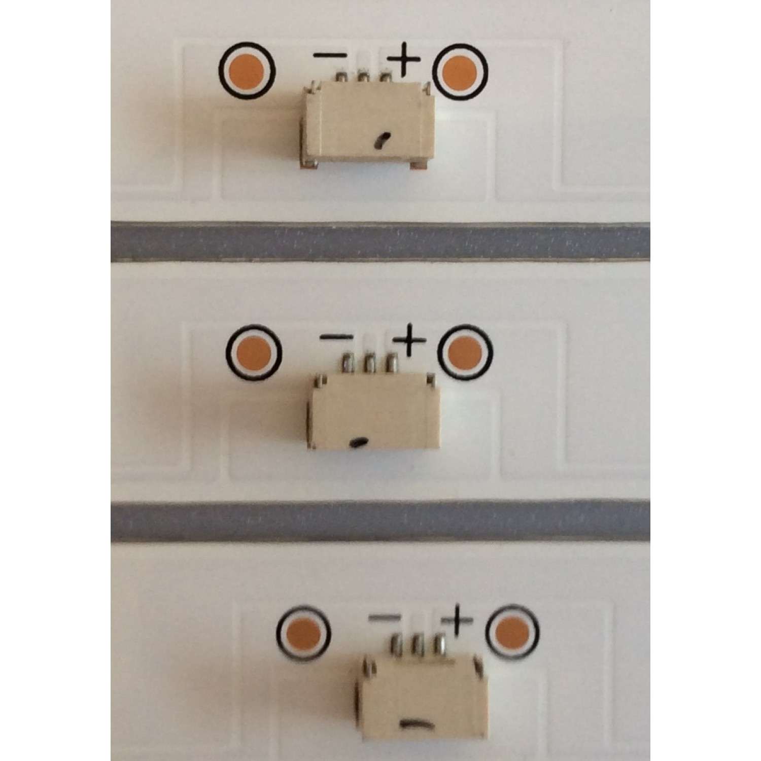 KIT DE LED'S PARA TV ( 3 PIEZAS ) / LG / RF-EG320E32-0701S-11A5 / PANEL HV320WHB-N81 REV1.1 / MODELO 32LJ500B-UB CUSFLH  - Imagen 2