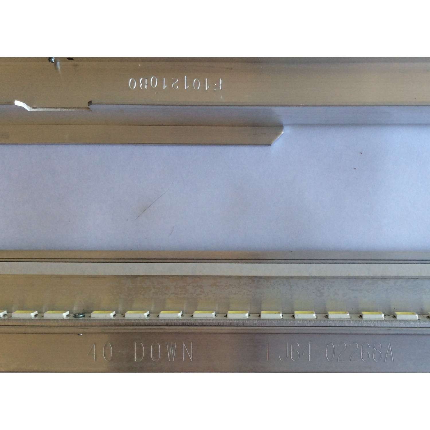 KIT DE LED'S PARA TV (2 PIEZAS) / ELEMENT / SLED SLS40_56EA_5630N / SLS40 56EA_5630N LCD 120 REV0.2 100107 GA / MODELOS ELEFQ402 D1100 / ELEFQ402 RD110 / 92 CM /  - Imagen 4