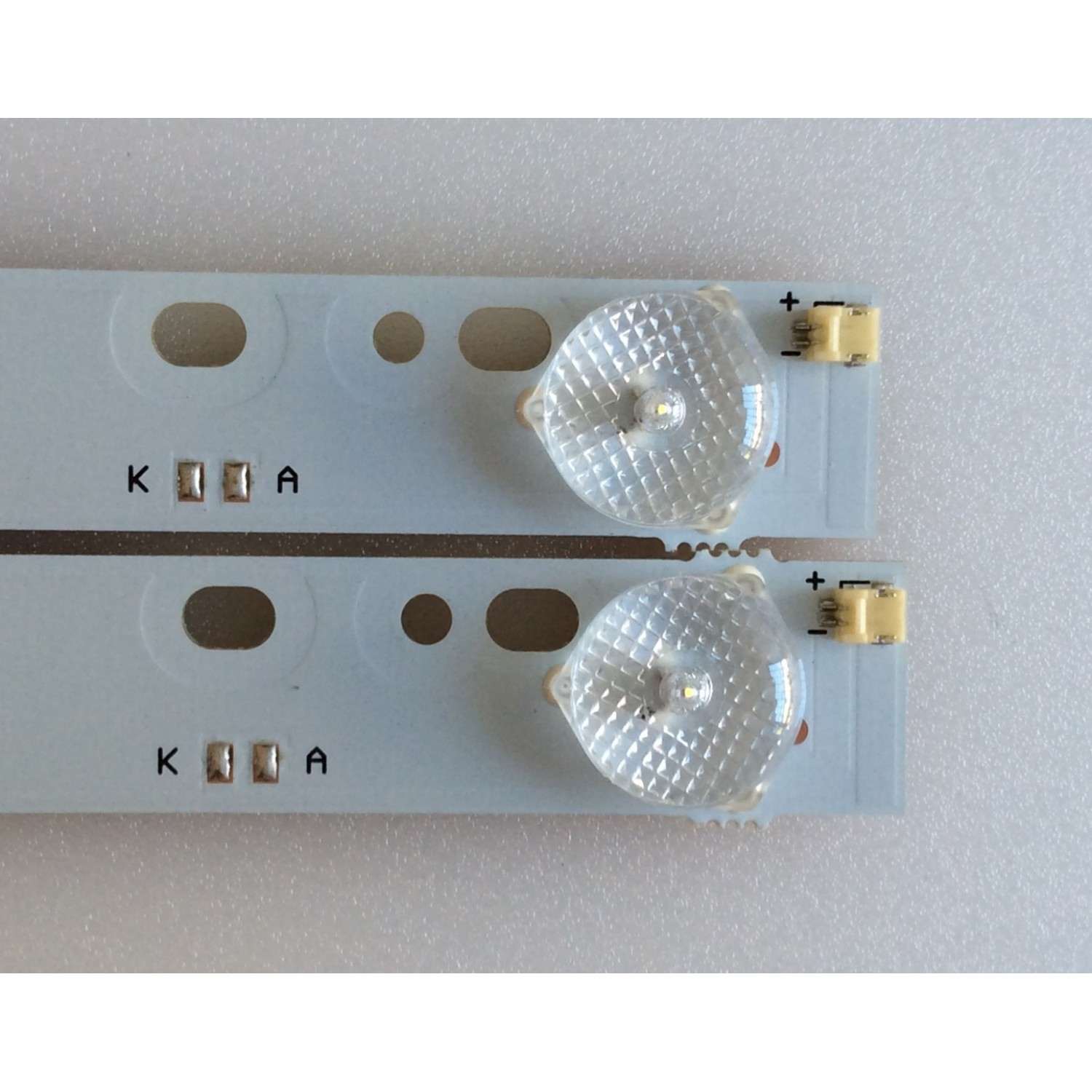 KIT DE LED'S PARA TV QUASAR / SCEPTRE (2 PIEZAS) / NUMERO DE PARTE 5.08.320210B / D127-E-C / Y5D025 / PANEL CN32HB / CN32HB735 / MODELOS SQ3200 / X325BV-FMDR / X325BV-FMQC - Imagen 4