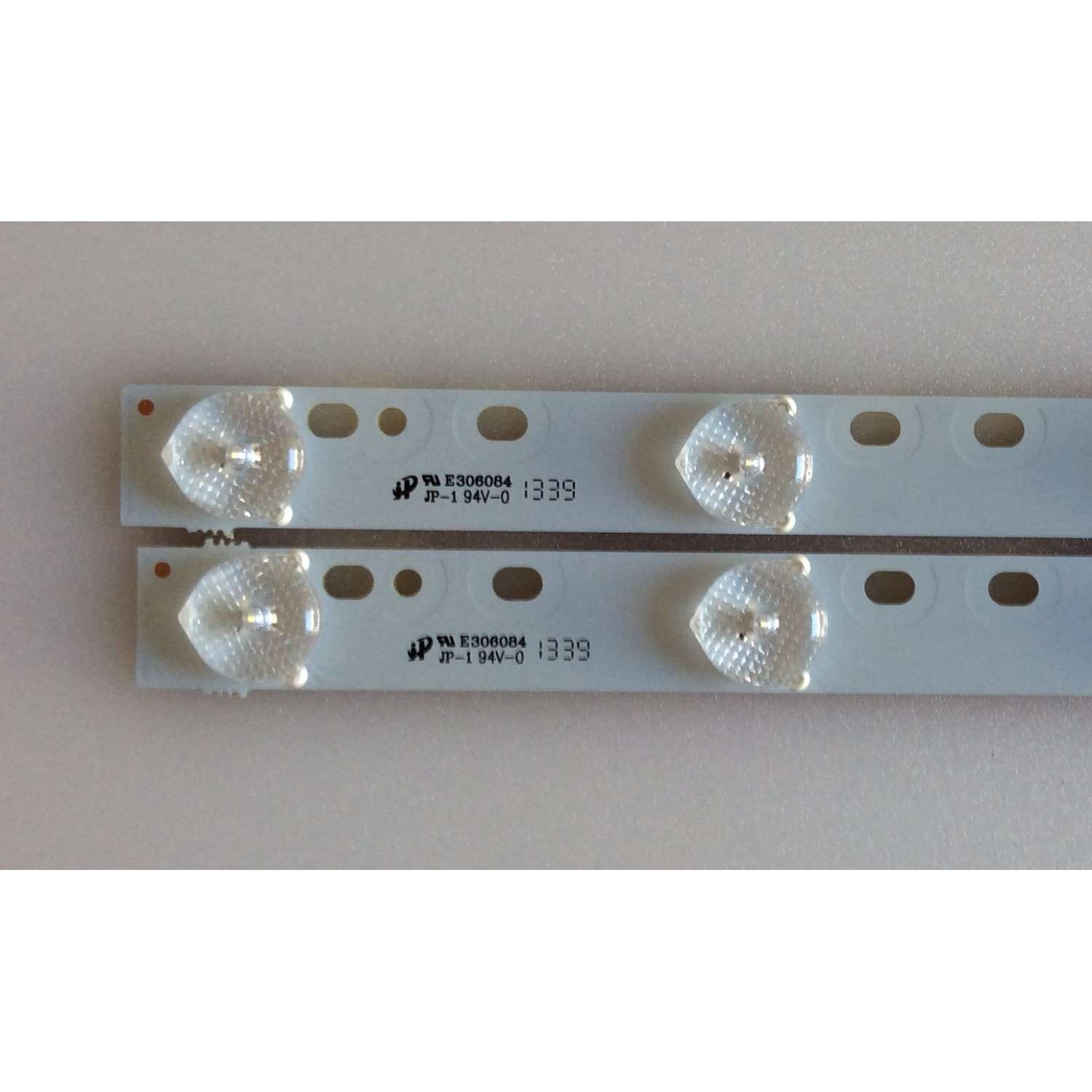 KIT DE LED'S PARA TV QUASAR / SCEPTRE (2 PIEZAS) / NUMERO DE PARTE 5.08.320210B / D127-E-C / Y5D025 / PANEL CN32HB / CN32HB735 / MODELOS SQ3200 / X325BV-FMDR / X325BV-FMQC - Imagen 2