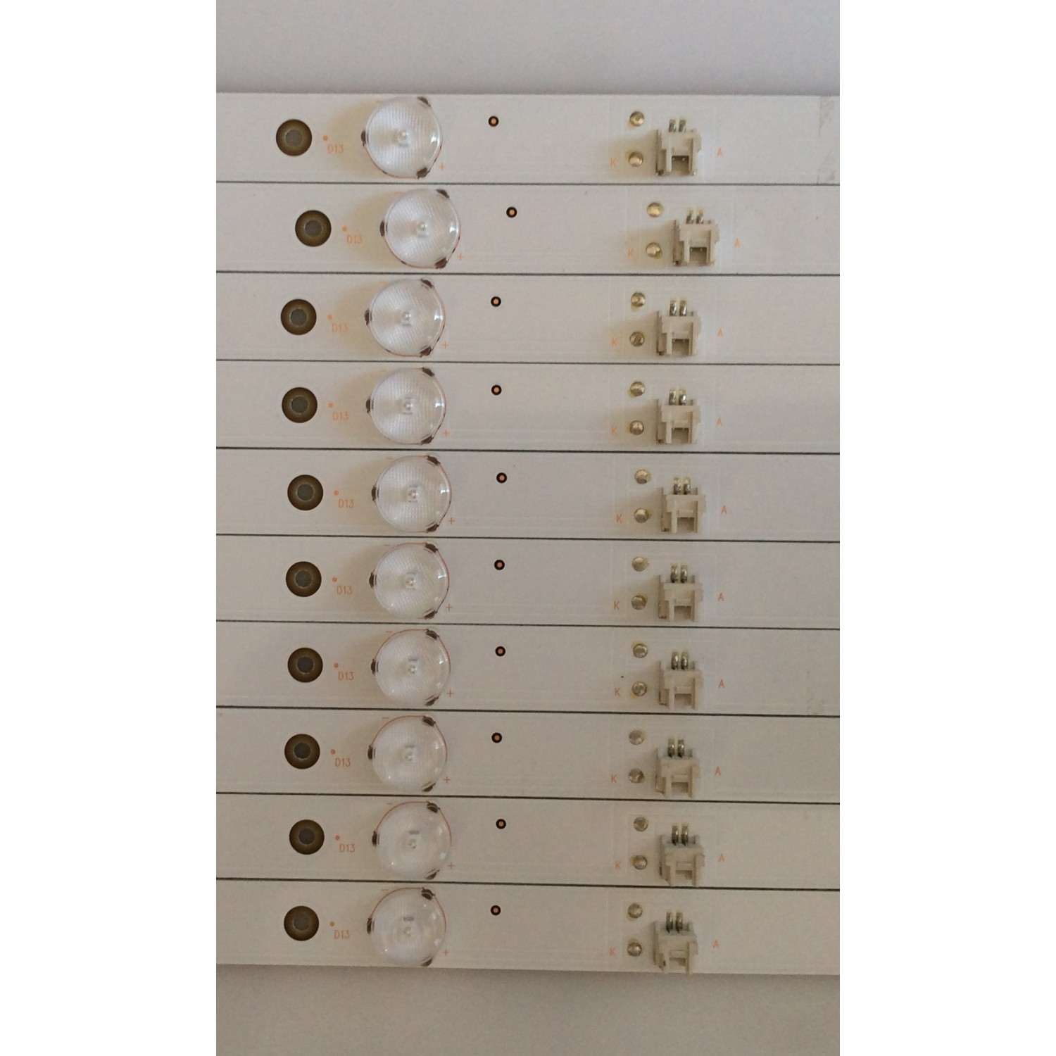 KIT DE LED'S PARA TV ELEMENT ((10 PIEZAS)) / NUMERO DE PARTE TFGJ50D05-ZC21FG-07 / 303TH500055 / PANEL V500HJ1-PE8 REV.C7 / MODELOS ELEFT506 P6C0M  / ELEFW5016 - Imagen 3