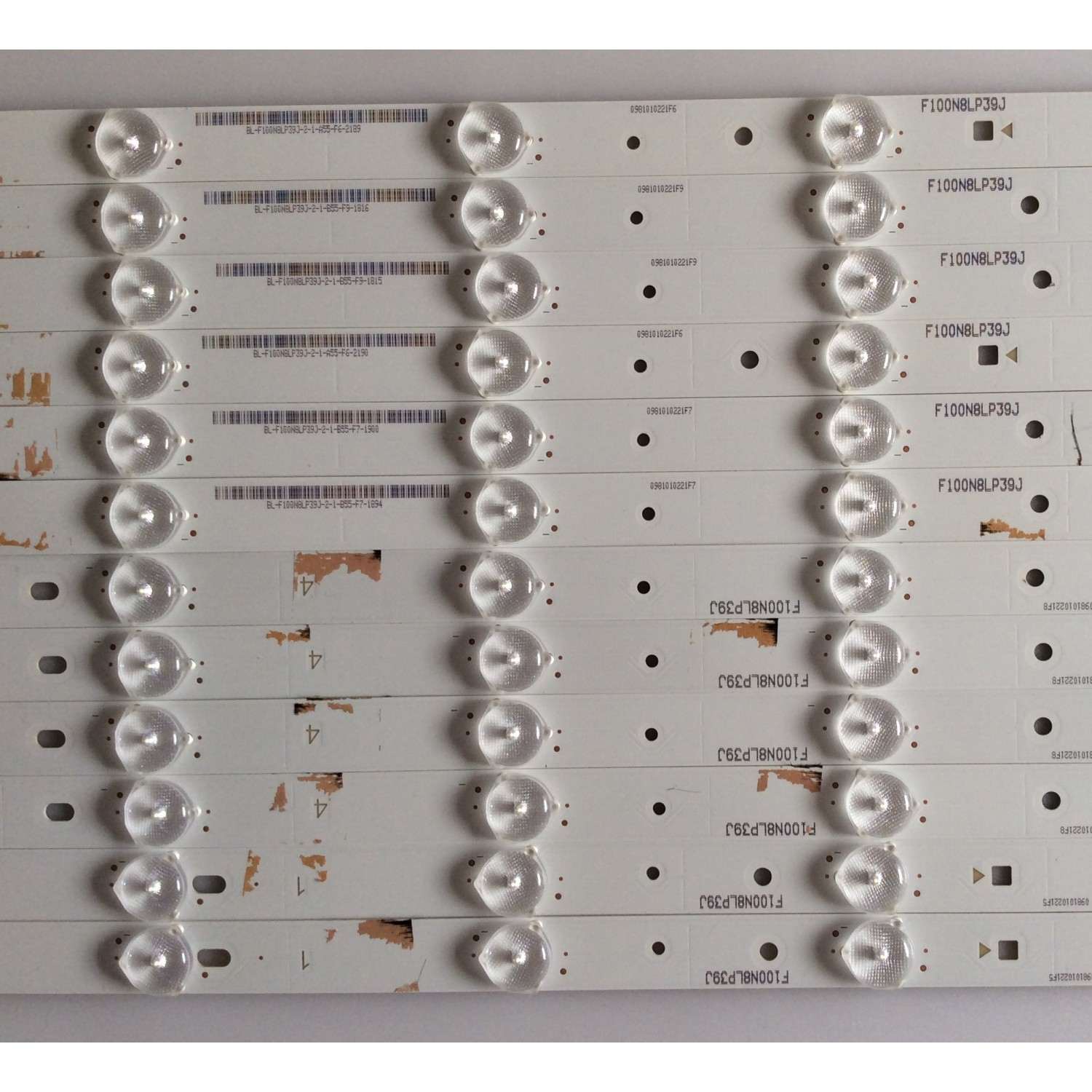 KIT DE LEDS PARA TV SHARP ORIGINAL 12 PIEZAS / NUMERO DE PARTE IC-A-VZAA55D584A / IC-A-VZAA55D584C / IC-A-VZAA55D584E / IC-A-VZAA55D584D / IC-A-VZAA55D584B / PANEL LSC550FN04-C01 / MODELO LC-55UB30U - Imagen 3