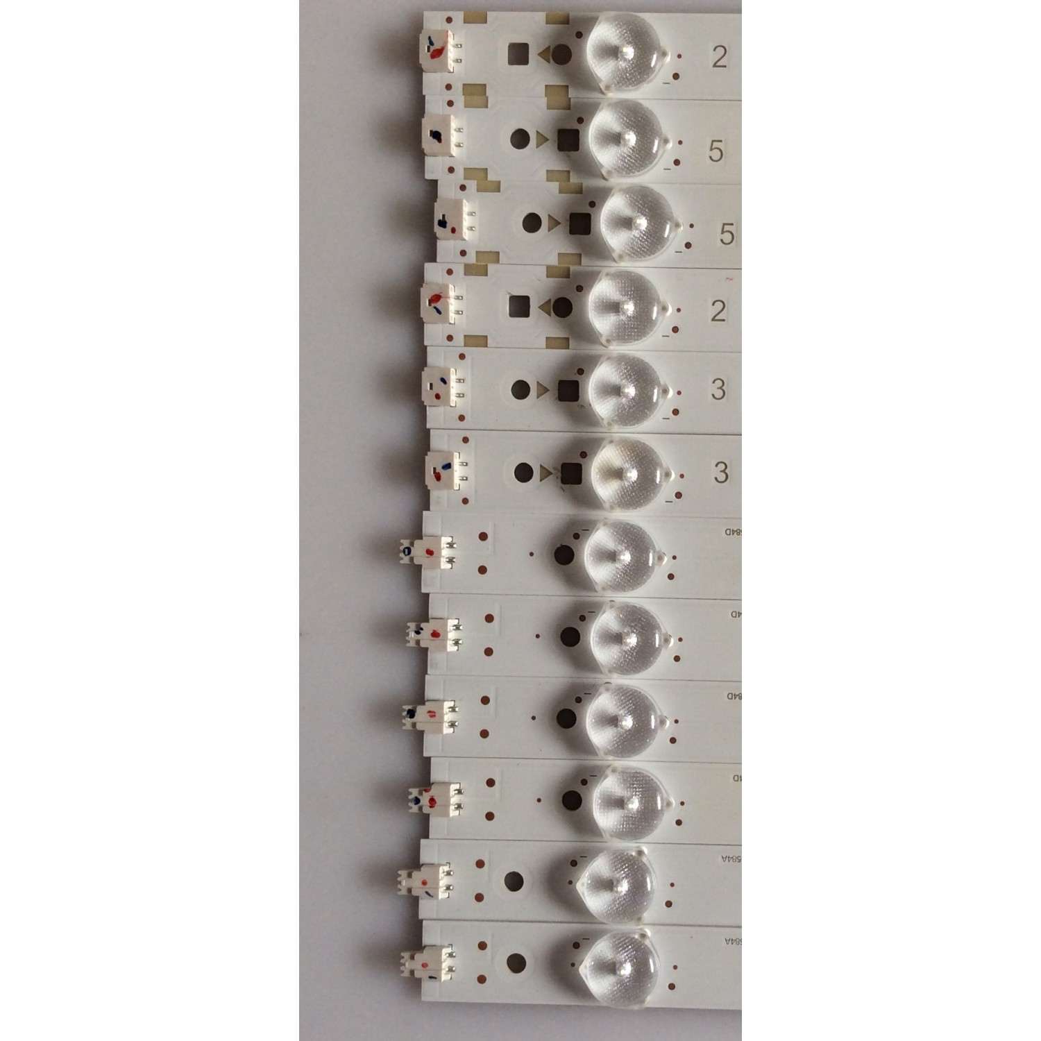 KIT DE LEDS PARA TV SHARP ORIGINAL 12 PIEZAS / NUMERO DE PARTE IC-A-VZAA55D584A / IC-A-VZAA55D584C / IC-A-VZAA55D584E / IC-A-VZAA55D584D / IC-A-VZAA55D584B / PANEL LSC550FN04-C01 / MODELO LC-55UB30U - Imagen 2