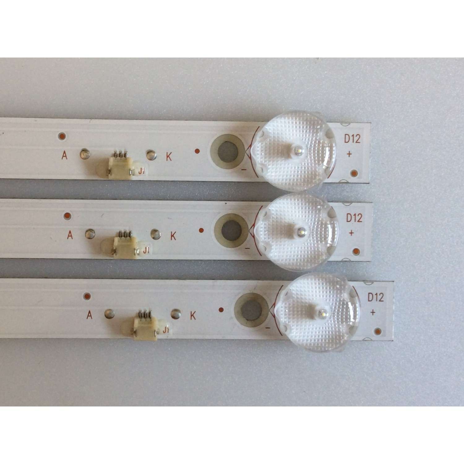 KIT DE LED'S PARA TV SEIKI ((3 PIEZAS)) / NUMERO DE PARTE 303AK320052 / AHKK32D06-ZC22AG-51 / 180309A4 / AK320M38 / MODELO 32HK700N - Imagen 3