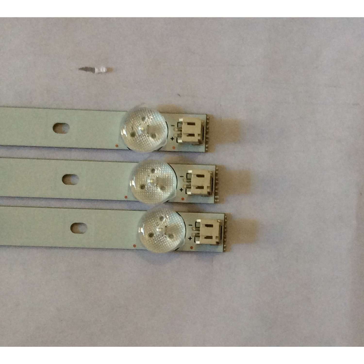 KIT DE LED'S PARA TV (3 PIEZAS) / AURUS / IC-A-HWBW32D385 / 21002322 / 4632CLO16 / PANEL 315A1B02 BOE / MODELO DLED-3201XN - Imagen 3
