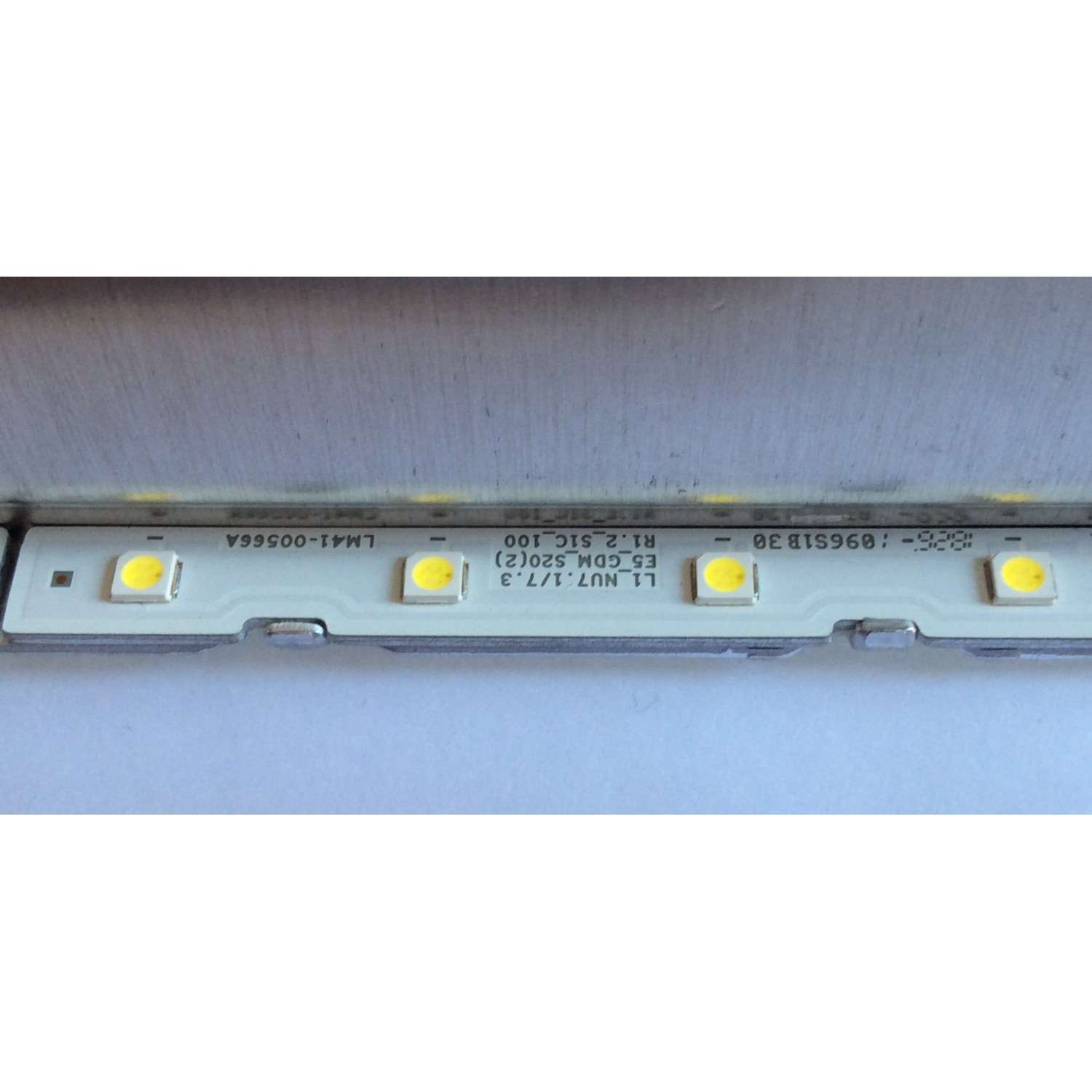 LED PARA TV SAMSUNG (1PIEZA) / NUMERO DE PARTE BN96-45913A / 45913A / L1_NU7.1/7.3 E5_CDM_S20(2) R1.1_RCR_100 / LM41-00566A / BN61-15485A / PANEL CY-NN055H / MODELOS UN55NU / UA55NU / UE55NU / MAS MODELOS EN DISCRIPCIÓN / ((MEDIDAS 1.21M X 12 CM)) - Imagen 4