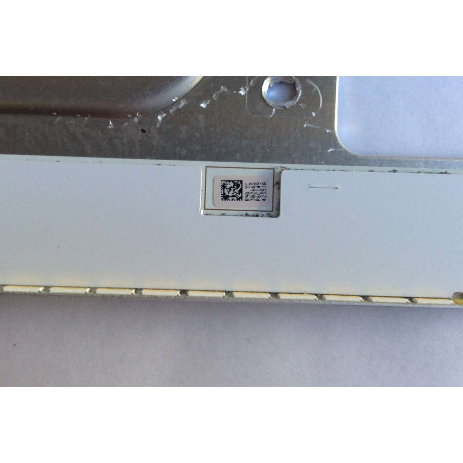 LED PARA TV SAMSUNG ((1 PIEZA)) / NUMERO DE PARTE 2351A / 2352A / BN96-42351A / BN96-42352A / 65MU 7.8.9-90EA-L-170630 / 65MU 7.8.9-90EA-R-170630 / PANEL CY-SM065 / MODELOS UN65MU80 / UN65MU850 / UN65MU90 / ((MEDIDAS 1.42M x 22CM)) - Imagen 2