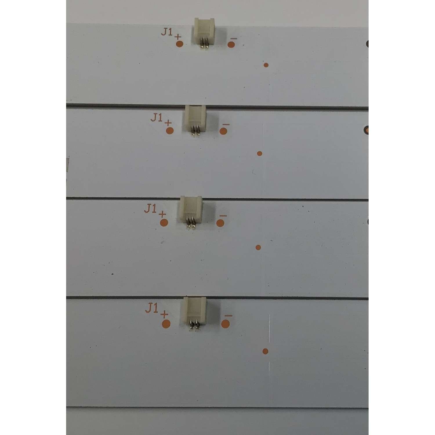 KIT DE LEDS PARA TV ELEMENT ORIGINAL 4 PIEZAS / NUMERO DE PARTE D-CNCF43D599 / 910-430-1001/C003 / 02-L7-V2/20160122 / 4015N16D402L7V2PX0 / PANEL T430-16A-DLED / MODELO ELST4316S - Imagen 5