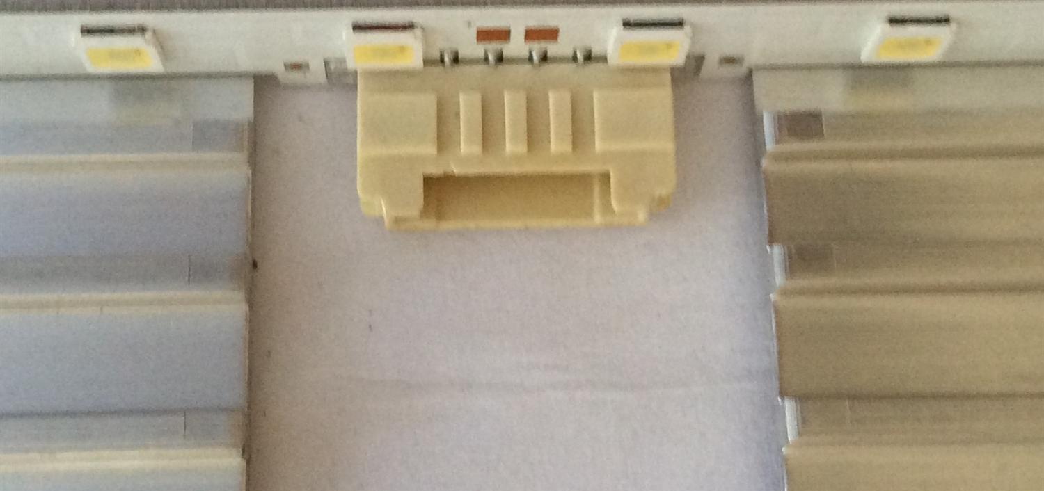 LED PARA TV SAMSUNG (1 PIEZA) / NUMERO DE PARTE BN96-48109A / V9Q6-550SM0-R0 / BN61-16156A /19 Q60 55¨ BRACKET-LED PCB BN61-16156A / PANEL CY-RR055FGLV1H / MODELOS QN55LS01 / QN55Q6D / QN55Q60 / UN55RU800D / UN55RU8000 / ((MEDIDAS 1.20M x 15CM)) - Imagen 4