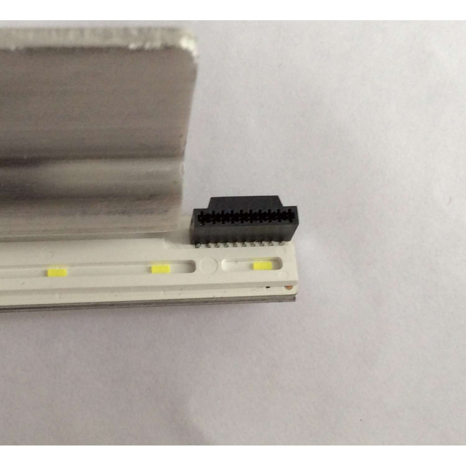 LED PARA TV LG (1 PIEZA) / NUMERO DE PARTE 55UJ65 / MAK63869801 / LGE_17Y 55UJ65 1907 54LED_L_TYPE_REV0.9 / LGE_17Y 55UJ65 1907 54LED_R_TYPE_REV0.9 / PANEL HC550EGG / HC550EGG-ABSR4-214X / MODELO 55UK6500AUA / 55UJ6540-UB / ((MEDIDAS 1.21M x 09CM)) - Imagen 2