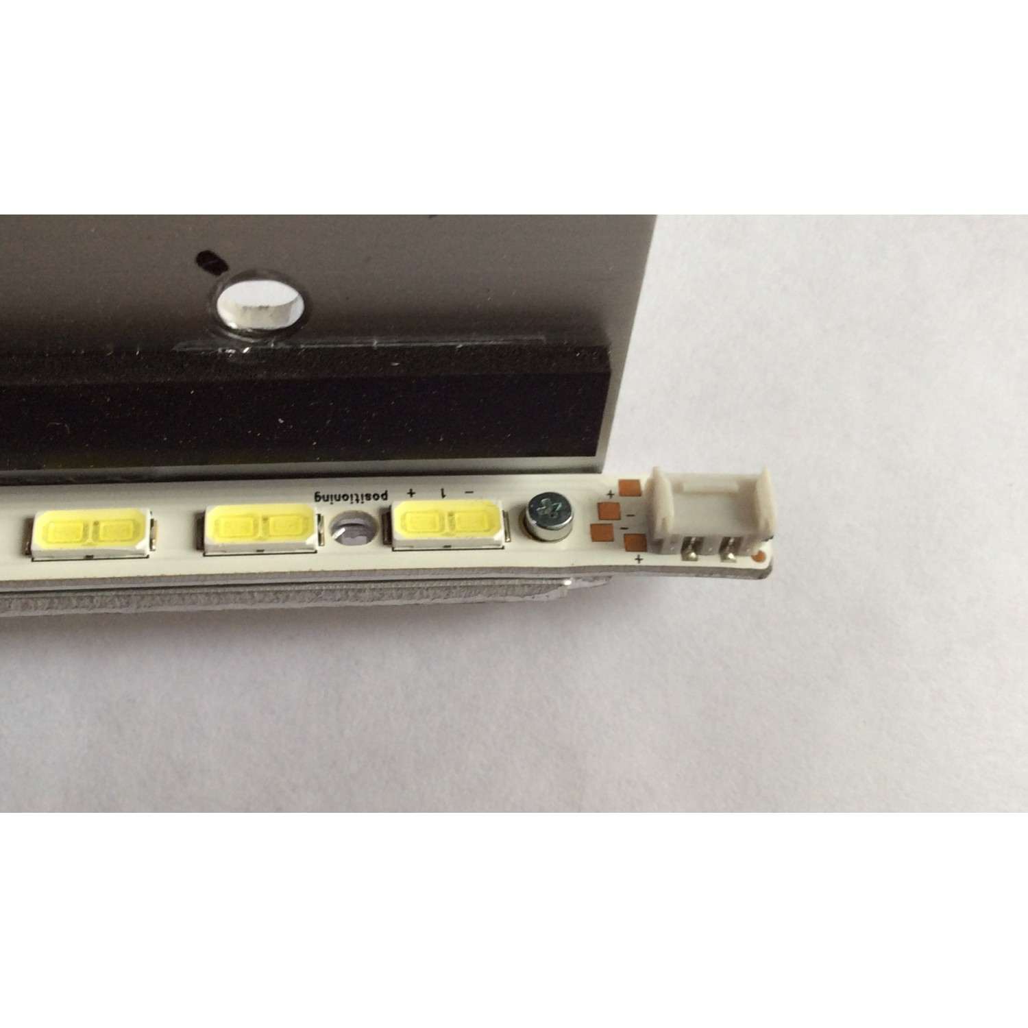LED PARA TV SONY ((1 PIEZA)) / NUMERO DE PARTE 60INCH 7030PKG 68EA / GA 0399 / LG INNOTEK 60INCH 7030PKG 68EA R-TYPE REV0.2 120611 / LG INNOTEK 60INCH 7030PKG 68EA L-TYPE REV0.2 120611 / PANEL JE600D3LC5N  / MODELO KDL-60R550A / ((MEDIDAS 1.36M x 26CM)) - Imagen 3