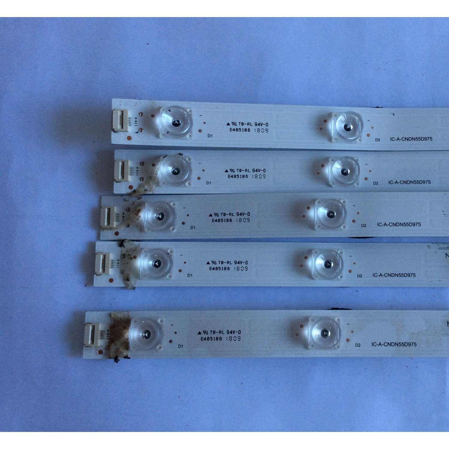 KIT DE LEDS PARA TV HISENSE ORIGINAL 5 PIEZAS / NUMERO DE PARTE IC-A-CNDN55D975 / 1190188 / 1190188 B1 / MHM36N120WKK7 / MHM37N120WKK7 / PANEL HD550S1U51-T0L3 / MODELO 55H8E - Imagen 2