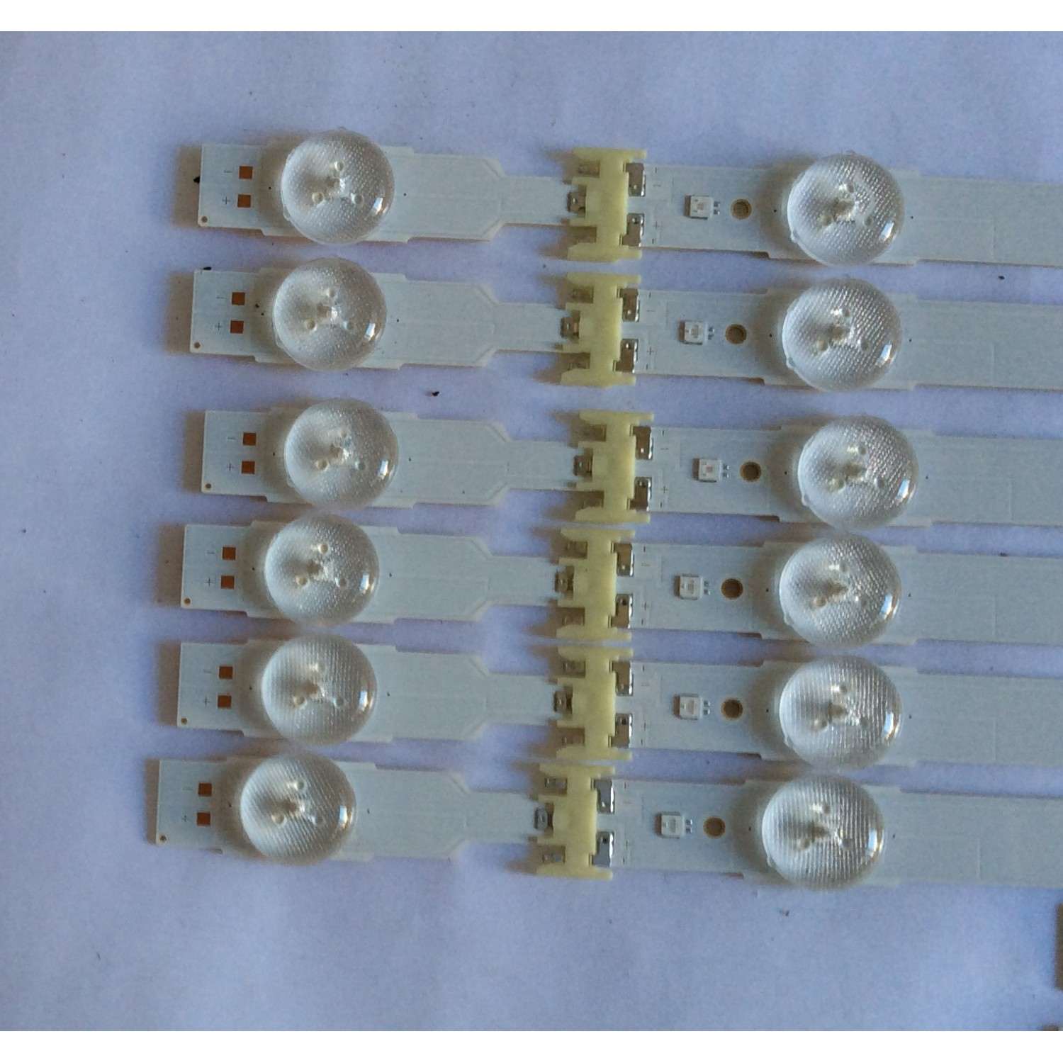 KIT DE LED'S PARA TV SAMSUNG (12 PIEZAS) / NUMERO DE PARTE BN96-40099A / BN96-40100A / V5DU-550DCA-R1 / V5DU-550DCB-R1 / PANEL CY-WM055HGHV2H / MODELO UN55MU6490 / UN55MU6490FXZA CA02 - Imagen 4