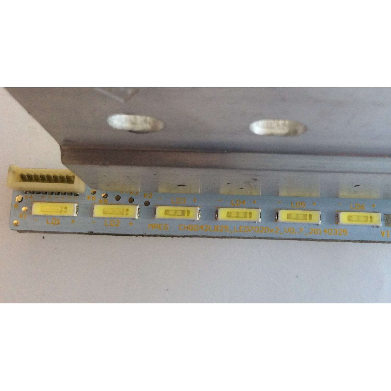 LED PARA TV CHANGHONG ((1 PIEZA)) / NUMERO DE PARTE CHGD42LB25 / JUCA7.308.00103918-HJ / CHGD42LB25_LED7020X2_V0.7_20140325 / E330254 / PANEL C420U13-E1-L(G1) / MODELO UD42YC5500UA / ((MEDIDAS 94CM X 17CM)) - Imagen 2
