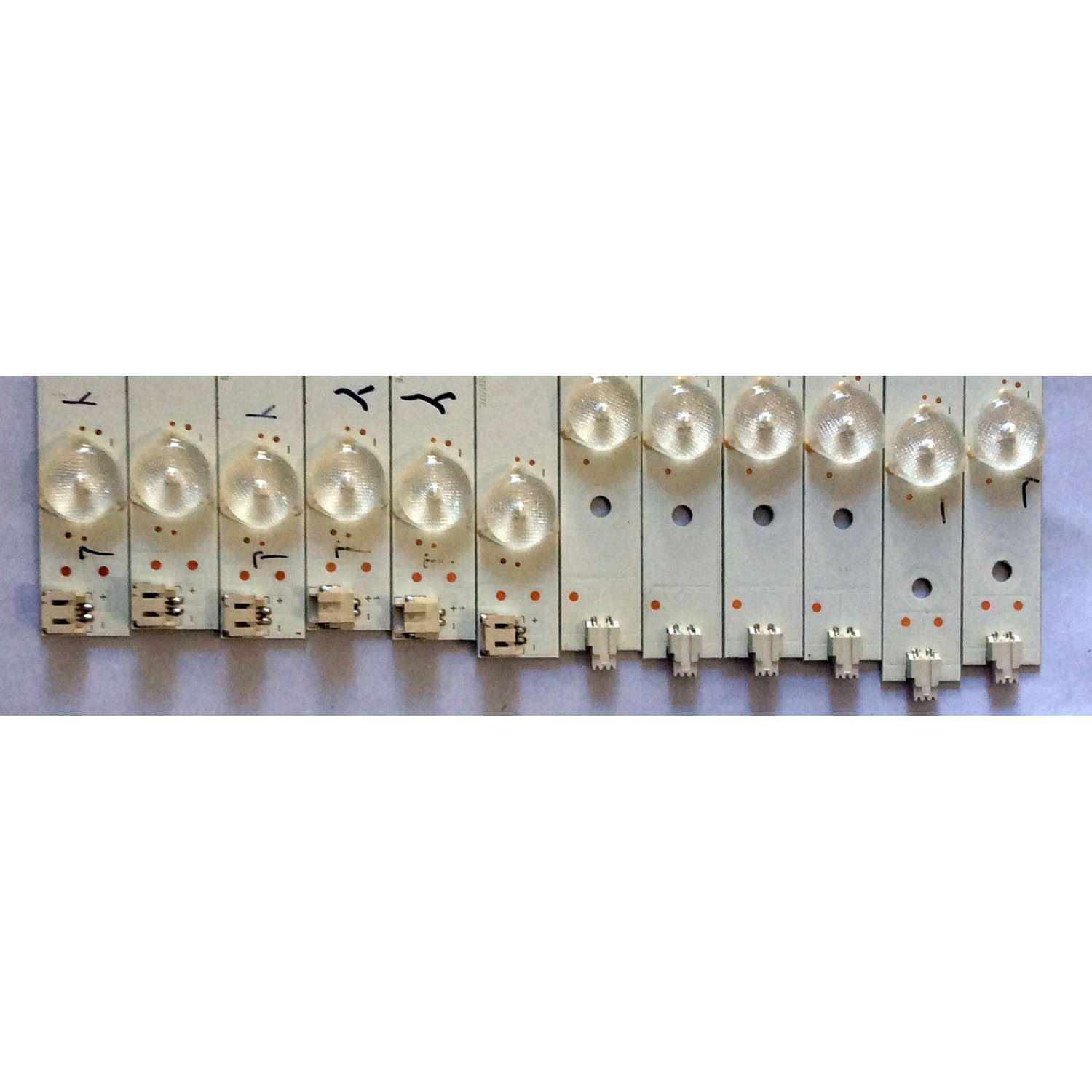 KIT DE LED'S PARA TV SHARP (12 PIEZAS) / NUMERO DE PARTE IC-B-VZAA55D537 / IC-B-VZAA55D537A / IC-B-VZAA55D537D / IC-B-VZAA55D537C / IC-B-VZAA55D537E / IC-B-VZAA55D537B / 0981010221 / PANEL'S T550HVN06.5 / T550HVN08.0 / T550QVN05.0 - Imagen 3