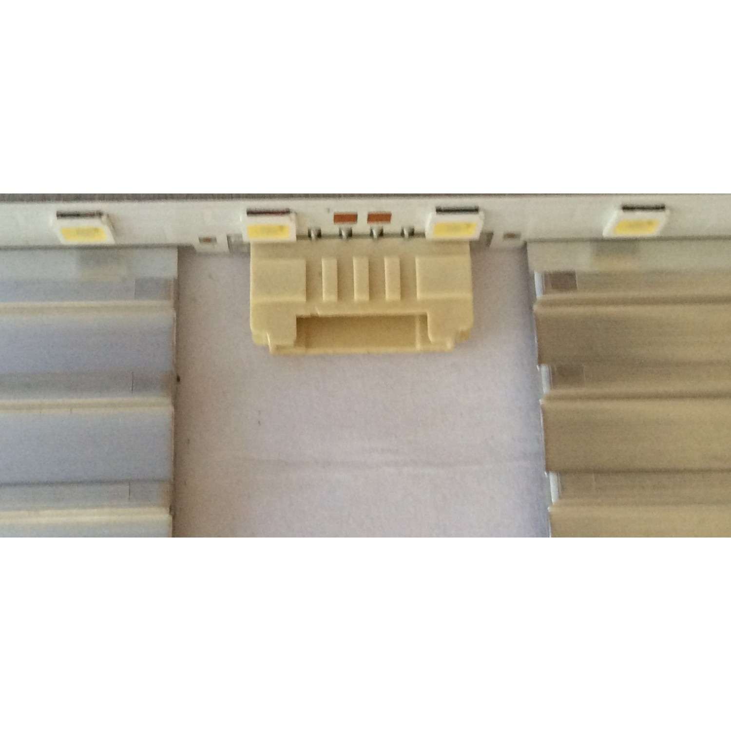 LED PARA TV SAMSUNG (1 PIEZA) / NUMERO DE PARTE BN96-48109A / V9Q6-550SM0-R0 / BN61-16156A /19 Q60 55¨ BRACKET-LED PCB BN61-16156A / PANEL CY-RR055FGLV1H / MODELOS QN55LS01 / QN55Q6D / QN55Q60 / UN55RU800D / UN55RU8000 / ((MEDIDAS 1.20M x 15CM)) - Imagen 4