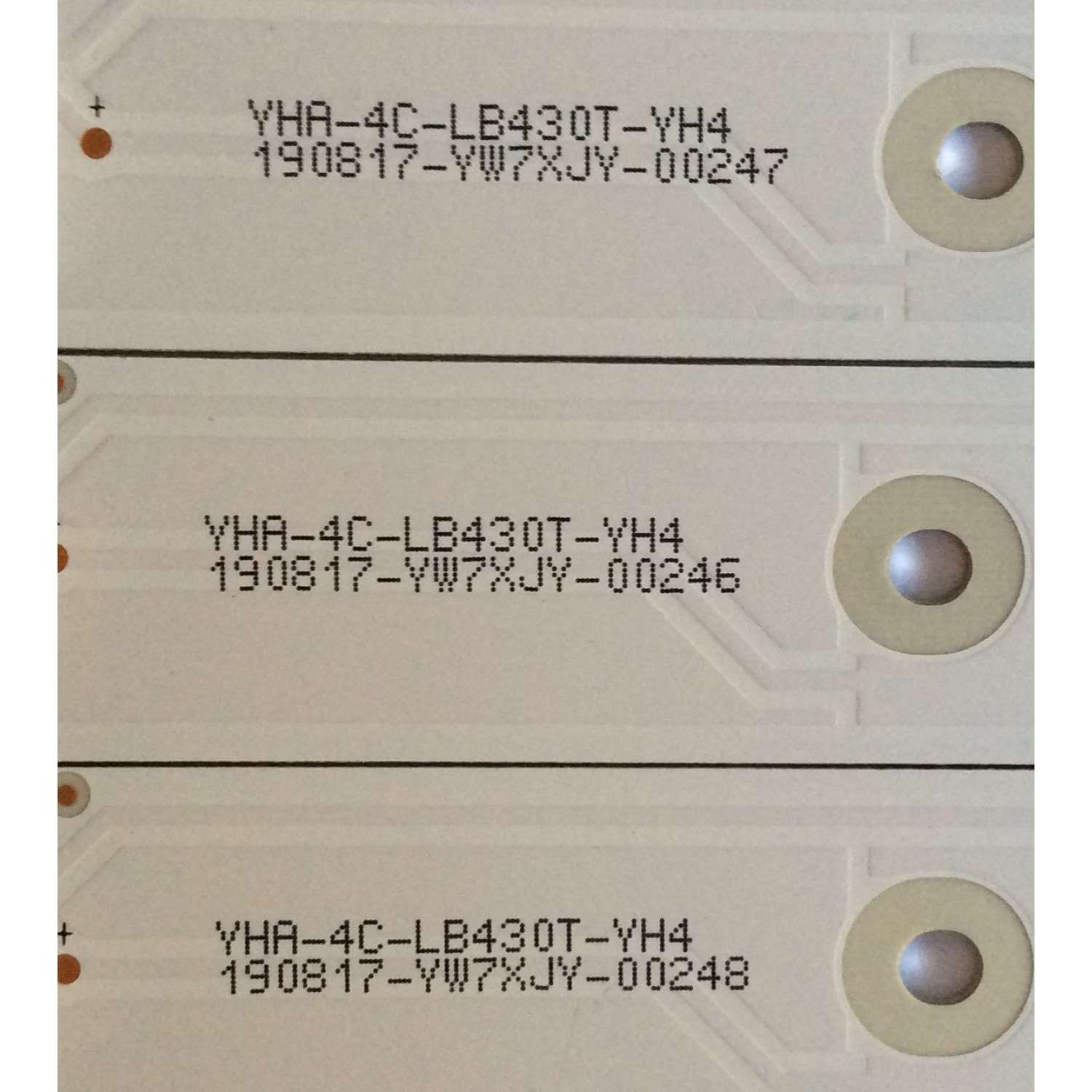 KIT DE LED`S PARA TV (3 PIEZAS) / HITACHI 4C-LB430T-YH4 / 20161009 / 006-P1K3533A / 190817 / TCL-0DM-43D1800-3X8-3030-REV.V1 / 190817-YW7XJY / YHA-4C-LB430T-YH4 / PANEL LVU430LGDX E1 V17 / MODELO 40R80 - Imagen 2