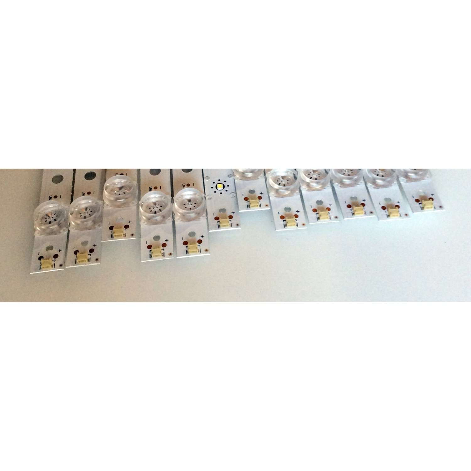 KIT DE LED'S PARA TV VIZIO (12 PIEZAS) / NUMERO DE PARTE JL.D65061330-324AS-M / JL.D65061330-324AS-M_V02 / 344761000359000 / 70401-00505 / 17AC530 / PANEL BOEI650WQ1 / MODELOS D65X-G4 / D65-F1 / V655-H4 / D65X-G4 LHBFXVAU/D65X-G4 LHBFXVBU/D65X-G4 LHBFXVCU - Imagen 3