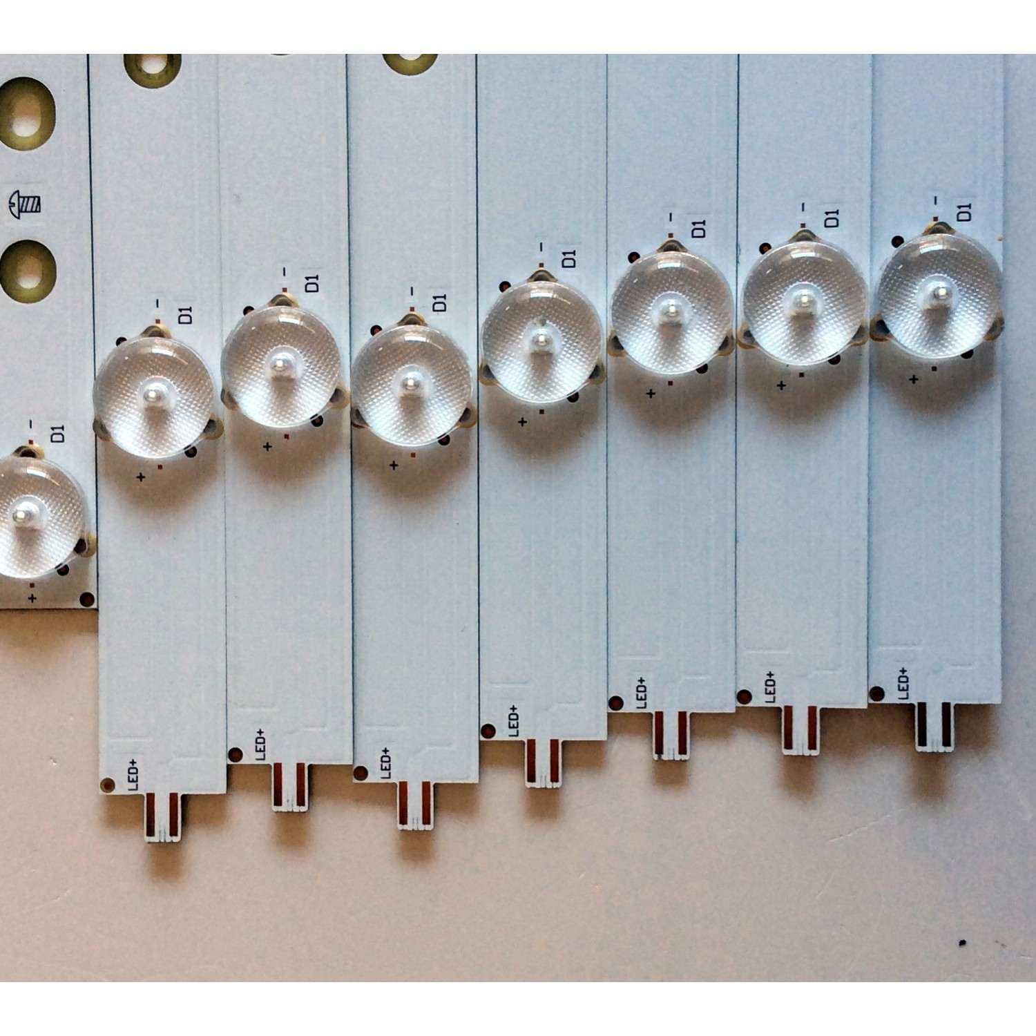 KIT DE LEDS ORIGINAL PARA TV INSIGNIA 14 PIEZAS / NUMERO DE PARTE LBM550P0601 / LBM550P0601-JM-3 / LBM550P0601-JN-4 / 115NAUP39F0F / 210BZ06DL43030M27E / 210BZ06DR43030M27E / PANEL TPT550U1-QVN05.U / MODELO NS-55DR710NA17 / NS-55DR710NA17 REV:C - Imagen 5