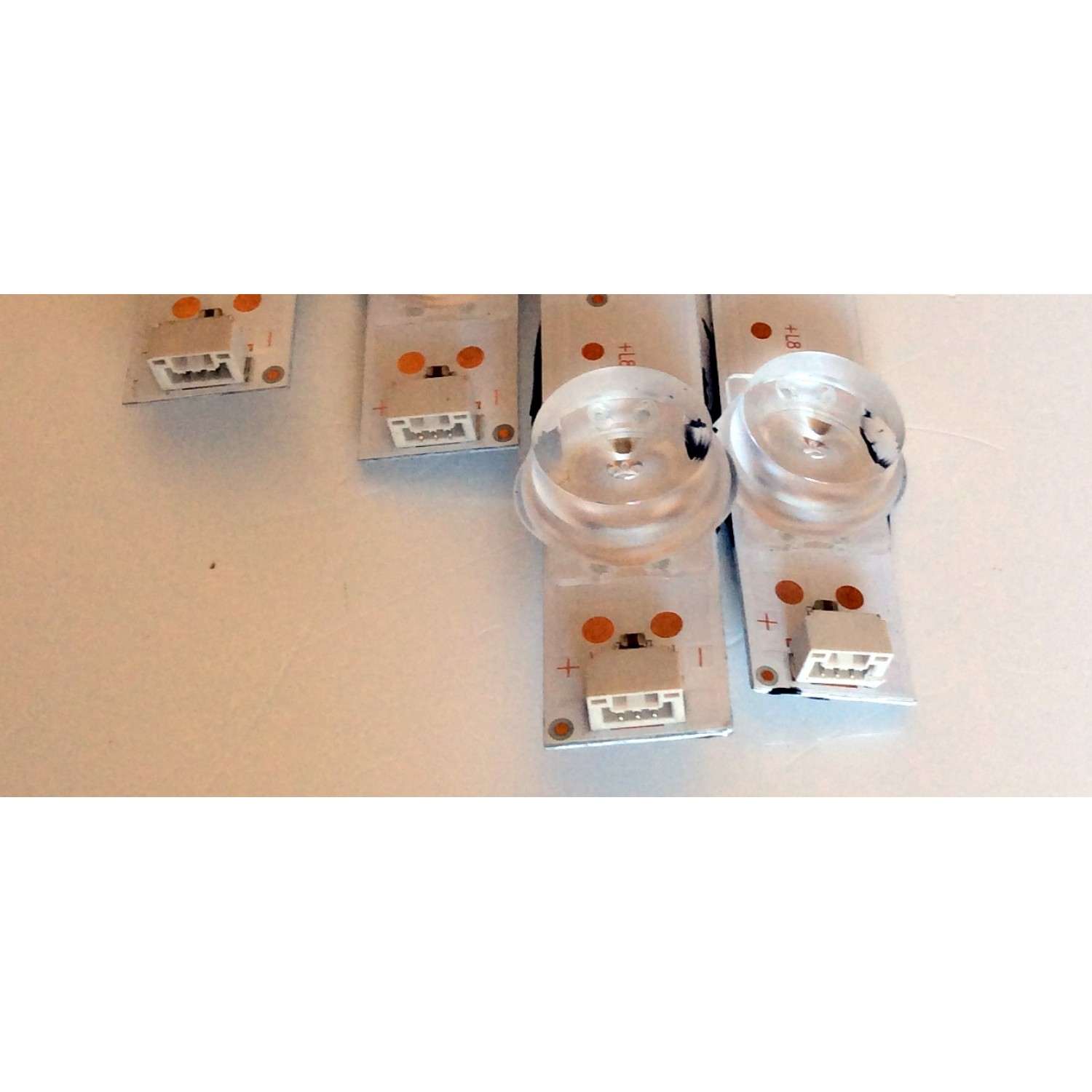 KIT DE LED´S PARA TV (4 PIEZAS) / TCL 180912 / 1.14.HBMD550003 / 1.14.HBMD550002 / 4C-LB5507-PF01J / 4C-LB5508-PF01J / 095E-G3-2-SB.D550L04-17327-SL2007 / SB.D550R04-17328 / PANEL LVU550NDEL SJ9W01 / MODELOS 55S423 / 55S425LFBA - Imagen 4