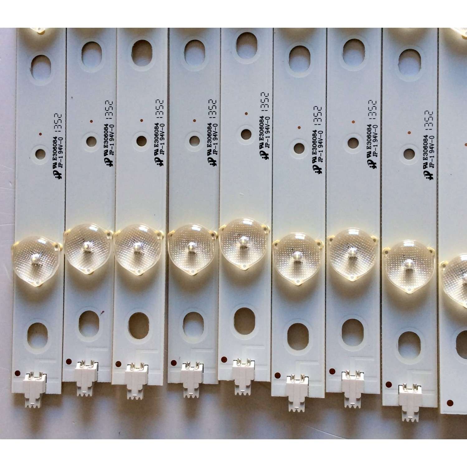 KIT DE LED´S PARA TV (16 PIEZAS) / PANASONIC IC-B-HWBR55D345 / IC-B-HWBR55D345R / IC-B-HWBR55D345L / 75.P2Q01G001 / 75.P2Q02G001 / LP-I5-5-E4 / P2QE24MA4853 / PANEL PAV5533-01 / MODELO TC-55AS530U - Imagen 5