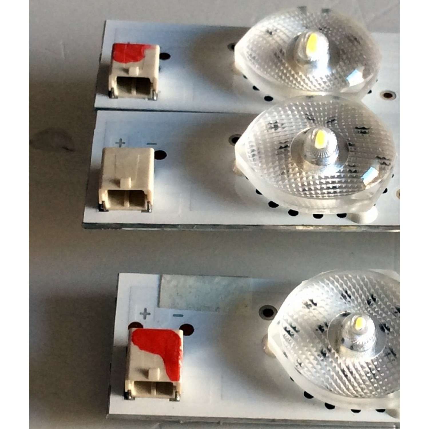 KIT DE LED´S PARA TV (3 PIEZAS) / RCA 40E6000 / LB-C400F16-E60-C-G01-XRD2 / CRH-Z40E6000303007036AD REV1.0 / CRH-Z40E6000303007036AD / E479275 / B181230A1CA / B18123OA1CA / Y162-L07-JA-2 / 208182 / PANEL C400F18-E61-C / MODELO RTR4060-B-US - Imagen 4