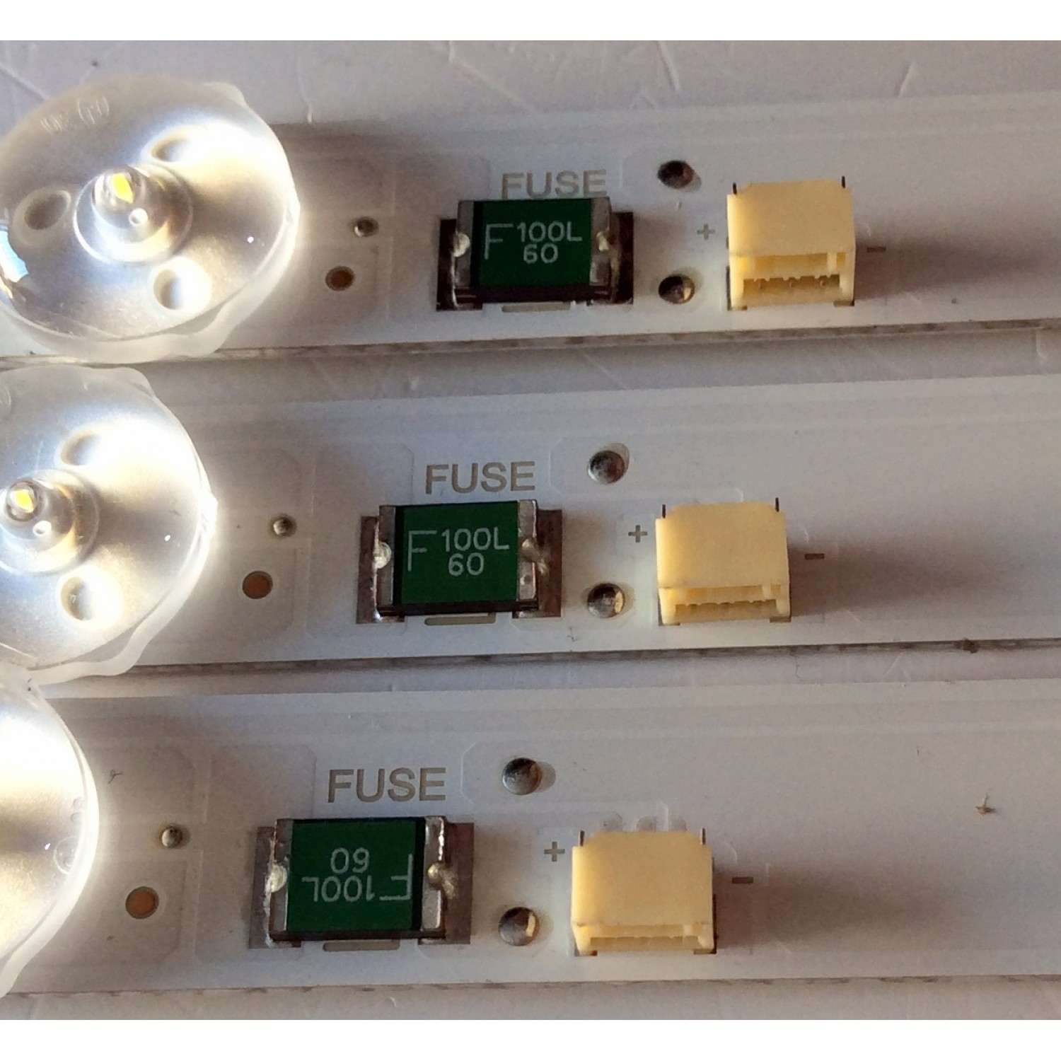 KIT DE LED´S PARA TV (3 PIEZAS) / TCL IC-A-VZAA43DA11 / 09810100K116 / E466169 / BC1C-SCCT-2-3-659-16  / PANEL LVU550 / MODELO 55S423 - Imagen 2
