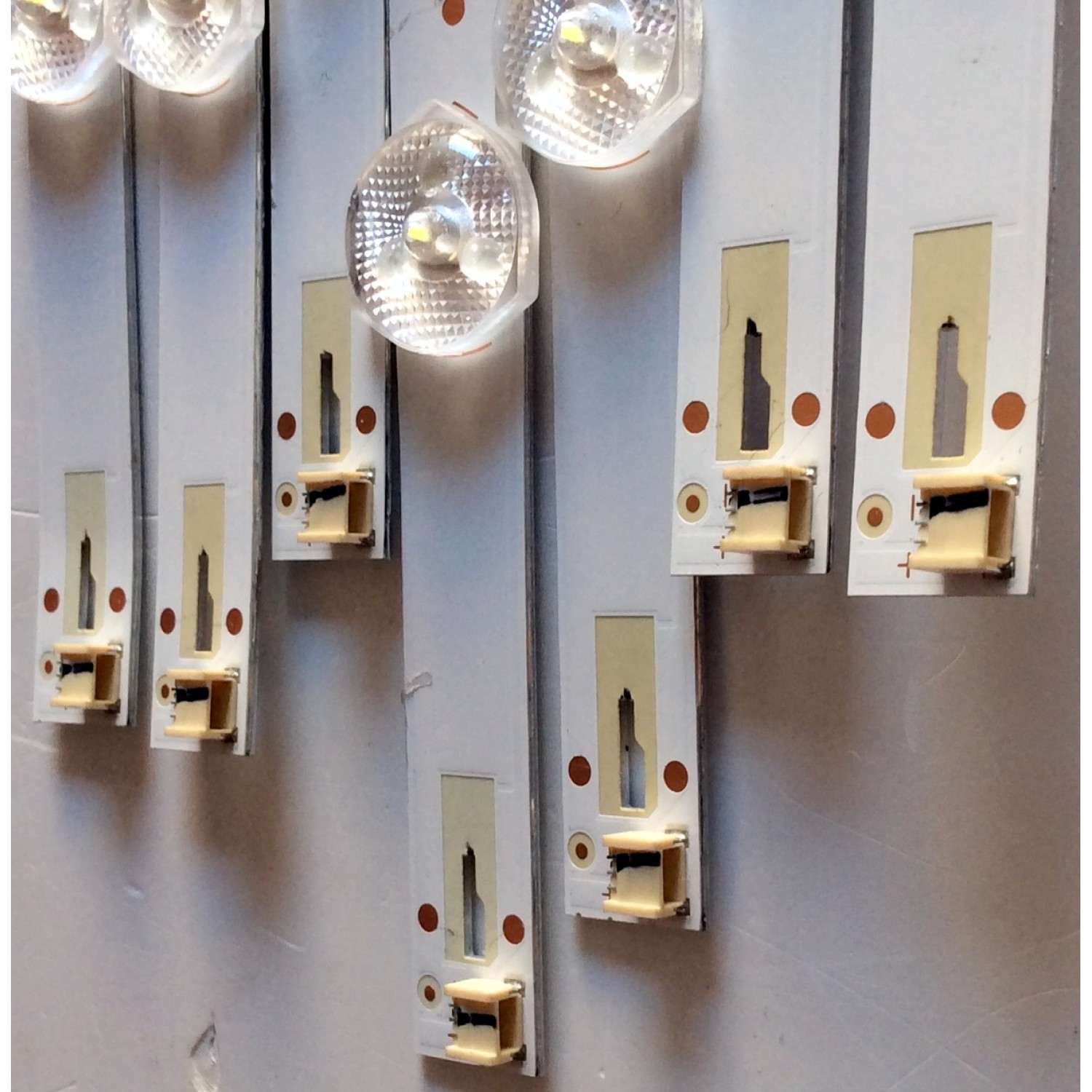 KIT DE LED´S PARA TV W BOX / NUMERO DE PARTE 4708-K55WDC-A2113N01 / K550WDC1 A2 / K550WDC117C098 / X-C71-K9-F15 / K550WDC1 / 471R1P79 / E486558 / CALA-01 / PANEL K550WDC2 / MODELO 0E-55LED4K - Imagen 2