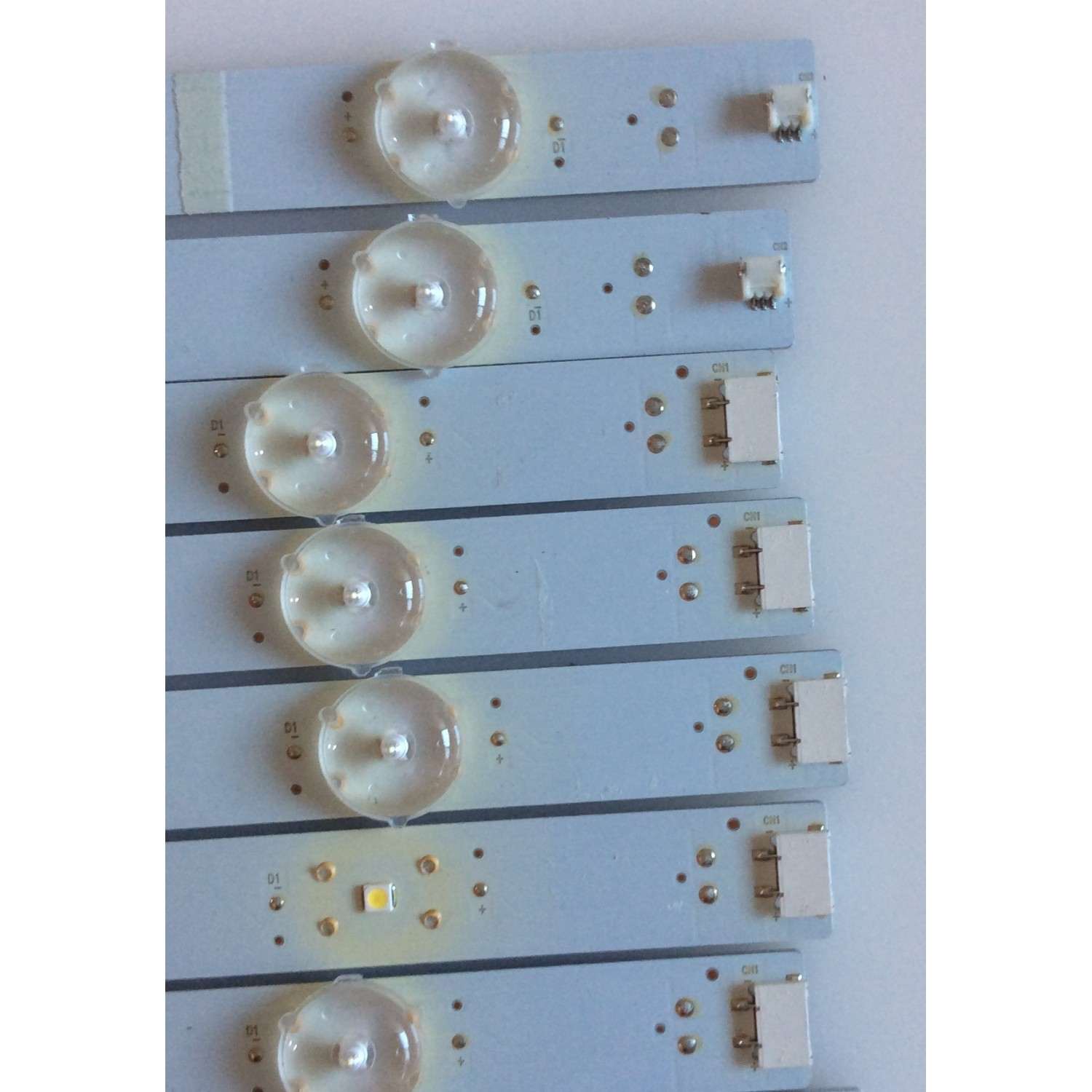 KIT DE LED'S PARA TV VIZIO (9 PIEZAS) / LB75011 / LB75011 V1_06 / PANEL V750DK1-QS3 / 10262000231 / MODELOS E75-E3 LFTIGRAT / E75-E3 LFTIGRLT / NOTA IMPORTANTE:KIT CUENTA ORIGINALMENTE DE 14 PIEZAS ((INCOMPLETO SOLO 9 PIEZAS)) - Imagen 2