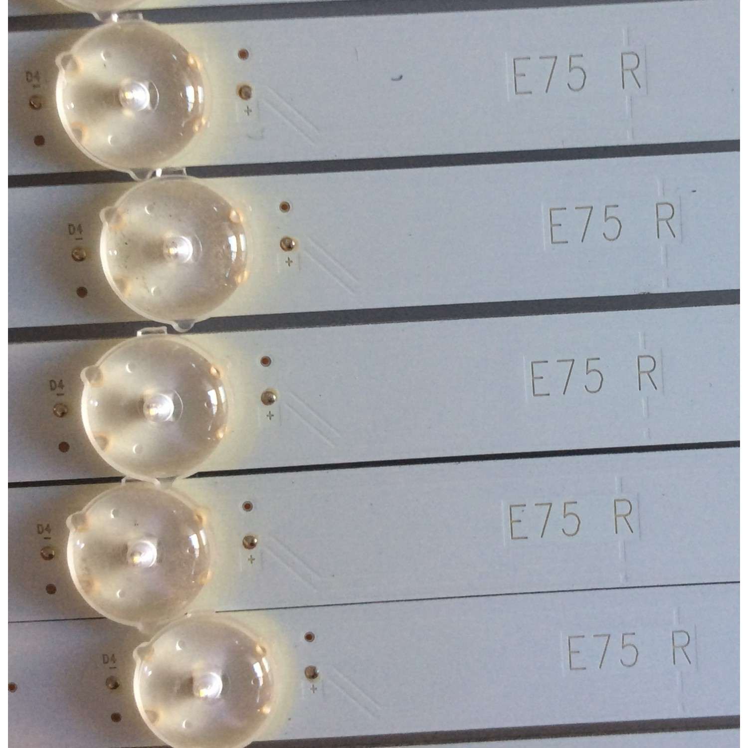 KIT DE LED'S PARA TV VIZIO (9 PIEZAS) / LB75011 / LB75011 V1_06 / PANEL V750DK1-QS3 / 10262000231 / MODELOS E75-E3 LFTIGRAT / E75-E3 LFTIGRLT / NOTA IMPORTANTE:KIT CUENTA ORIGINALMENTE DE 14 PIEZAS ((INCOMPLETO SOLO 9 PIEZAS)) - Imagen 4