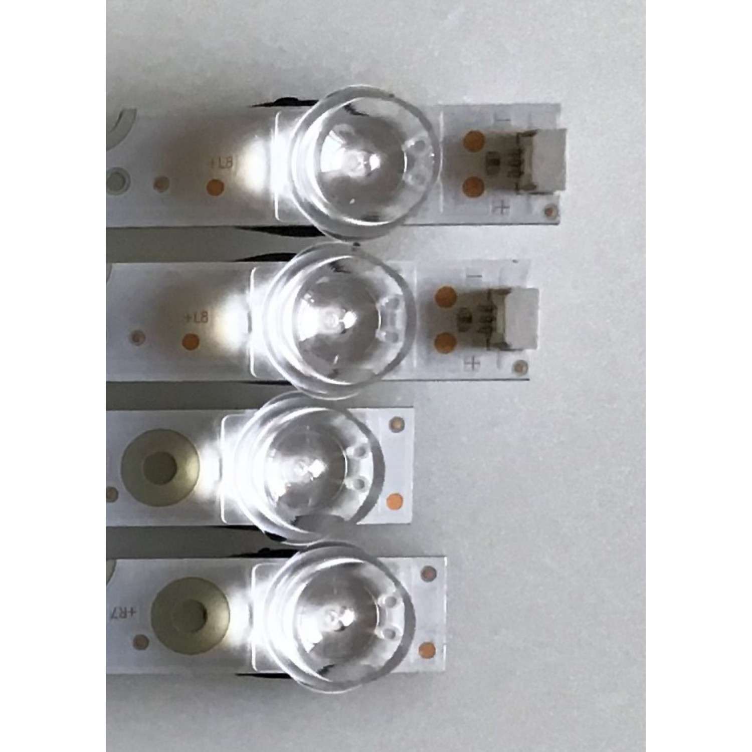 KIT DE LEDS PARA TV TCL ORIGINAL 4 PIEZAS / NUMERO DE PARTE SJ.SB.D5500801-3030HL-M-HF / SJ.SB.D5500701-3030HR-M-HF / 1.14.HBMD550003 / 1.14.HBMD550002 / 4C-LB5507-PF01J / 4C-LB5508-PF01J / PANEL LVU550NDEL / MODELOS 55S421 / 55S423 / 55S423LIAA / 55S425 - Imagen 3