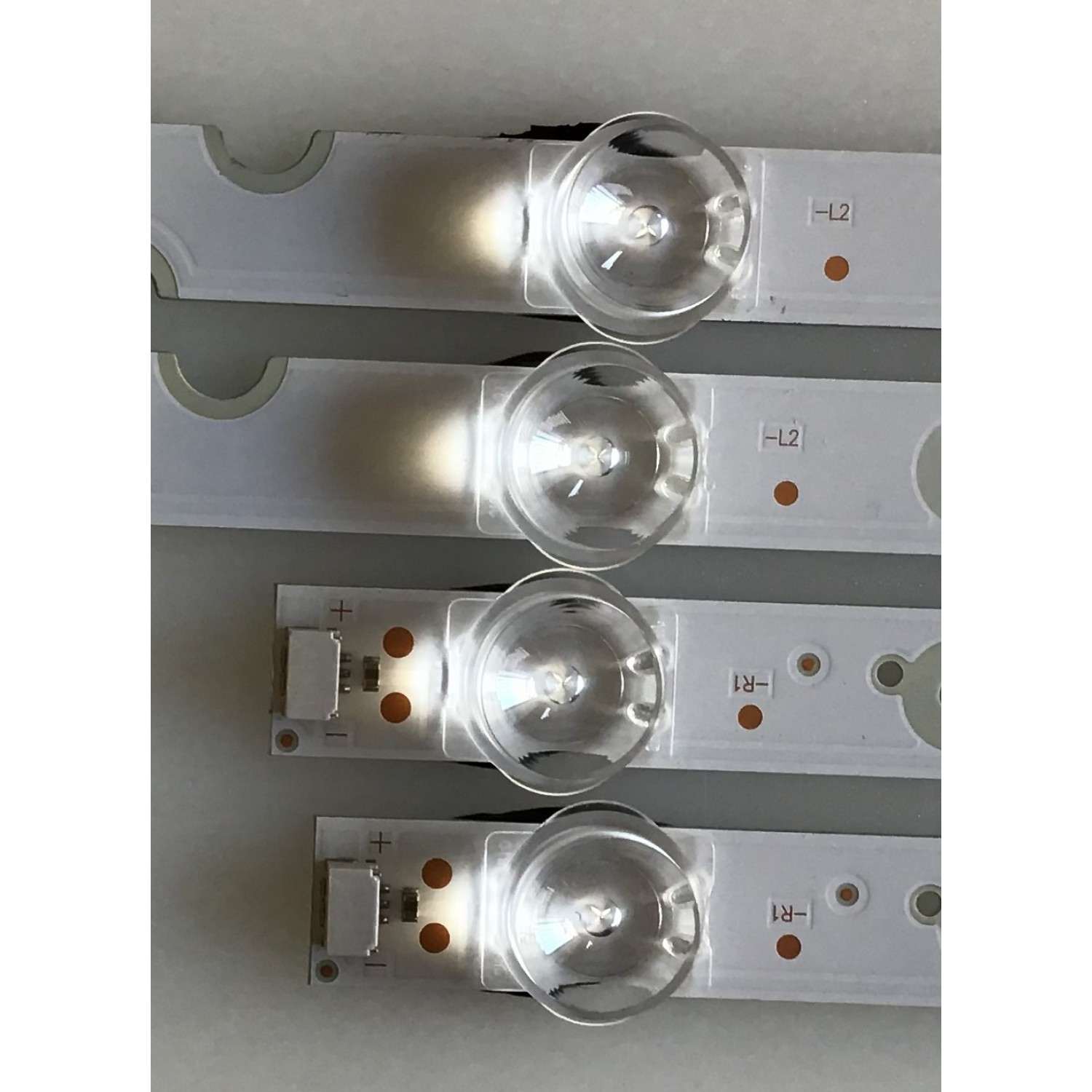 KIT DE LEDS PARA TV TCL ORIGINAL 4 PIEZAS / NUMERO DE PARTE SJ.SB.D5500801-3030HL-M-HF / SJ.SB.D5500701-3030HR-M-HF / 1.14.HBMD550003 / 1.14.HBMD550002 / 4C-LB5507-PF01J / 4C-LB5508-PF01J / PANEL LVU550NDEL / MODELOS 55S421 / 55S423 / 55S423LIAA / 55S425 - Imagen 2