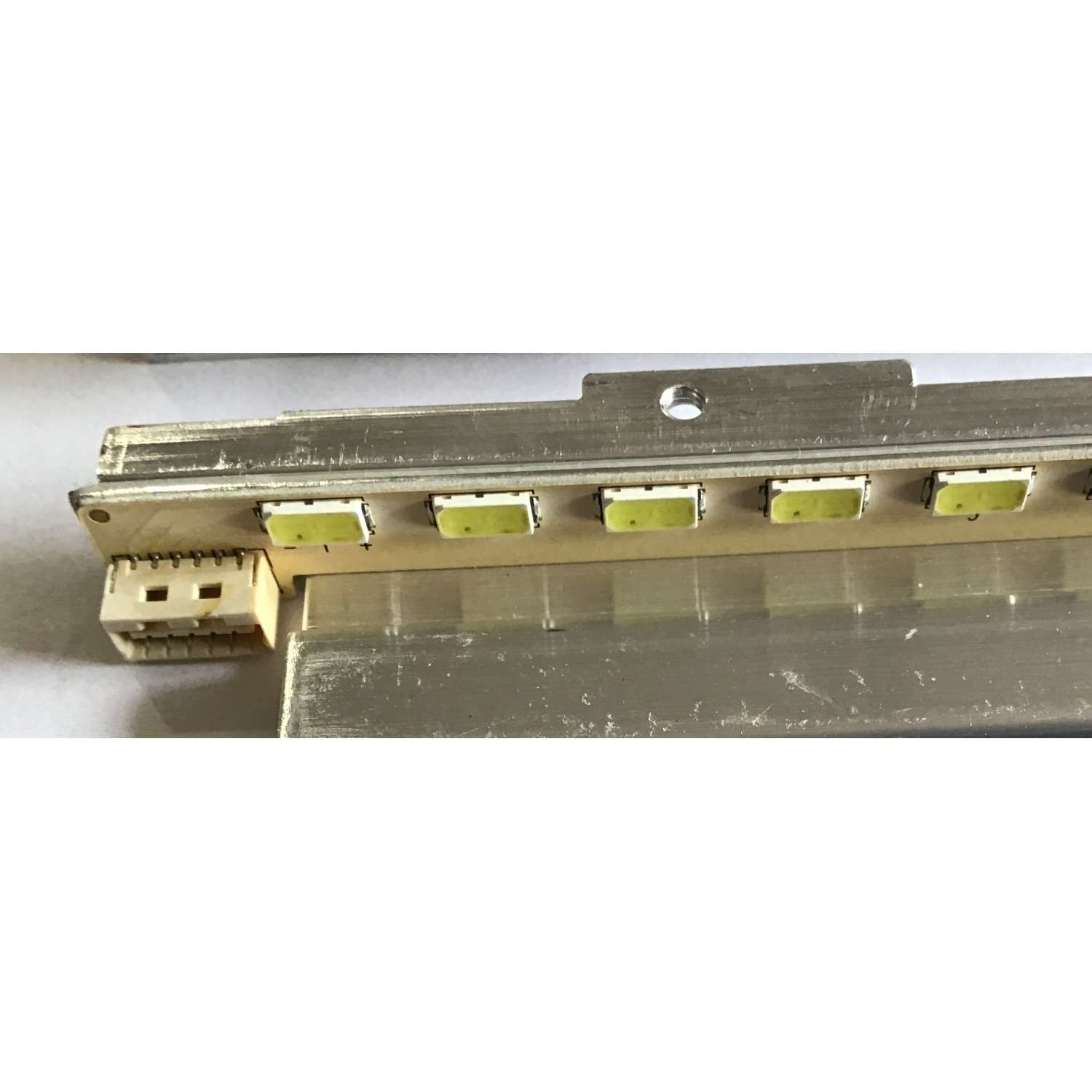 KIT DE LED'S PARA TV PANASONIC  (2 PIEZAS) 42" V6 EDGE FHD-3 REV1.0 / 3660L-0374A11 / PANEL LC420EUN(SD)(V2) / MODELO TC-L42E3 / 54 CM / - Imagen 4