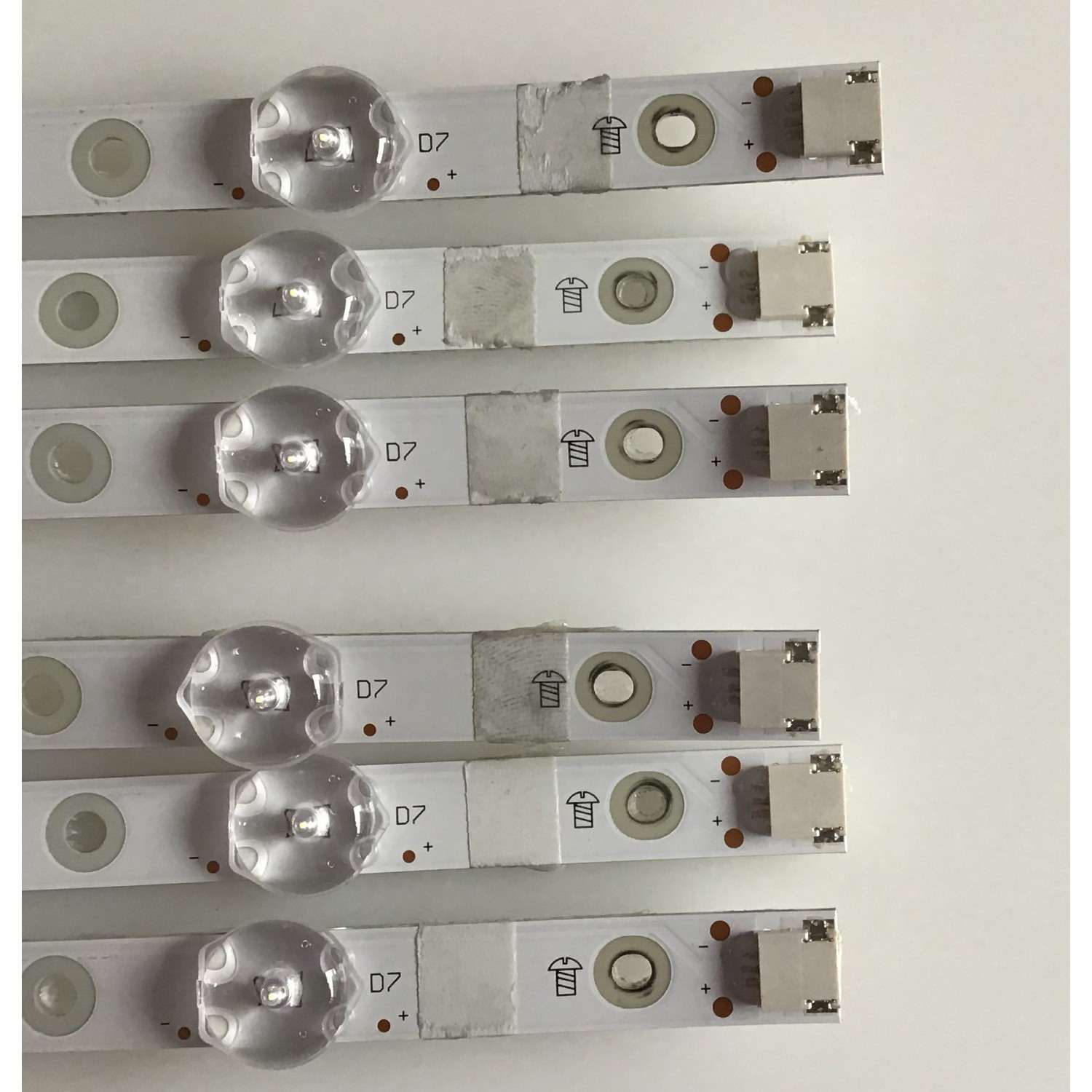 KIT DE LED´S PARA TV VIZIO (12 PIEZAS) / LB-GM3030-GJVIZIOD656X12AG52-L-T / LB-PM3030-GJVIZIOD656X12AG52-R-T / LB-PM3030-GJVIZIOD656X12AEQ2-R-Y / LB-PM3030-GJVIZIOD656X12AEQ2-L-Y / PANEL TPT65J1 / MODELOS D65-F1LTCUWSLU / D65-F1 LTCWWSKU  - Imagen 4