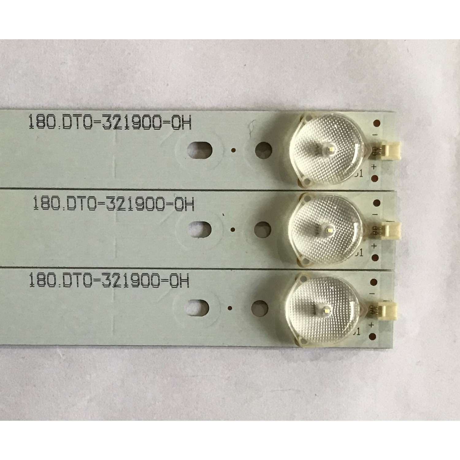 KIT DE LED´S PARA TV JVC (3 PIEZAS) / C-CNT32D522 / 180.DT0-321900-0H / A2CC / PANEL CX315DEDM / MODELO LT-32DE75 - Imagen 2