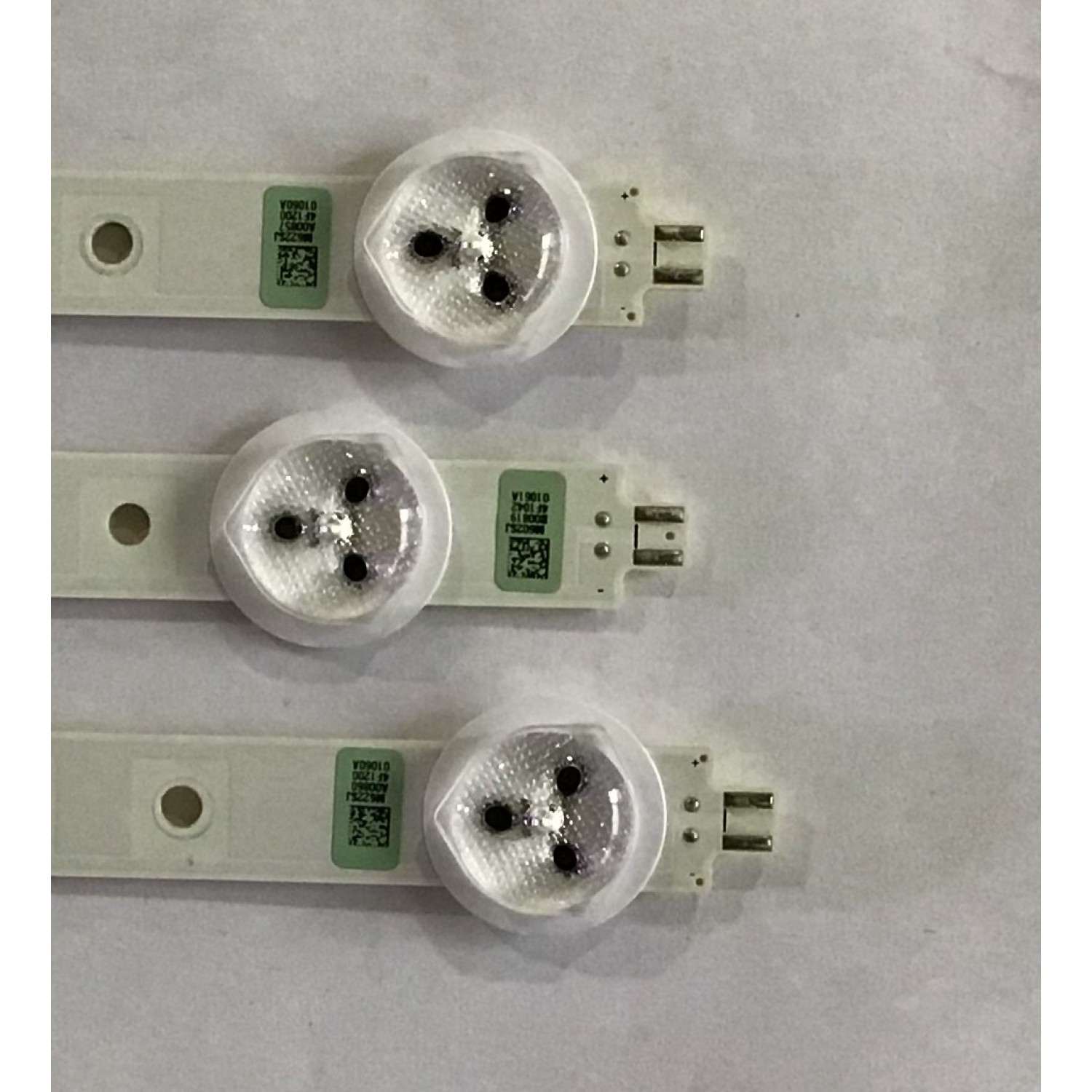 KIT DE LED´S PARA TV TOSHIBA (3 PIEZAS) / SVS320AA6 / SVS320AA6_6LED_REV.4_120502 / SVS320AA6_7LED_REV.5_120525 / PANEL LTA320AP33 / MODELO 32L2200U - Imagen 3