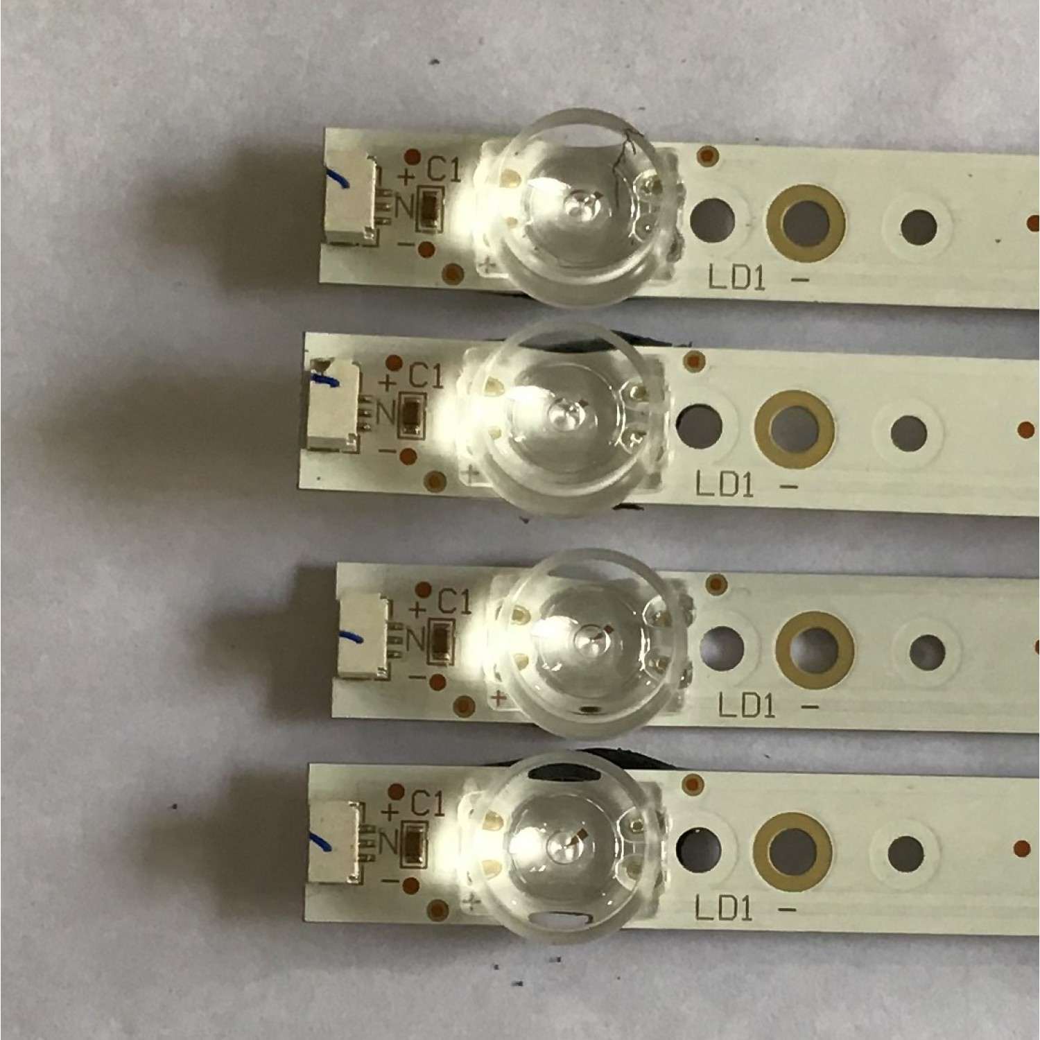 KIT DE LED´S PARA TV TCL (4 PIEZAS) / GIC50LB24 / GIC50LB24-3030F2.1D / V0.7_20180416 / 4C-LB5007-ZM03J / 96K A0059 W6101 / PANEL LVU500NDEL / MODELO 50S423 - Imagen 2