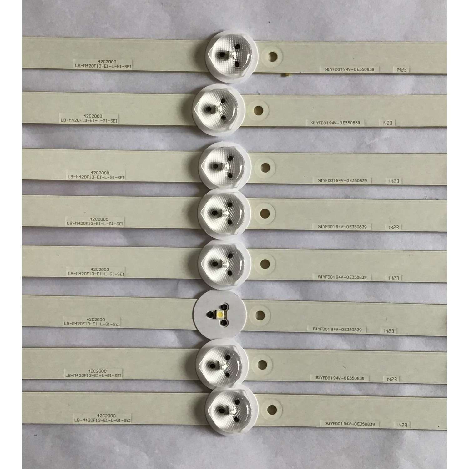 KIT DE LED´S PARA TV HITACHI (8 PIEZAS) / SVJ420A76 / SVJ420A76_REV04_5LED_140114 / LB-M420F13-E1-L-G1-SE1 / 42C2000 / PANEL C420F14-E4-A / MODELO LE42H508A - Imagen 3