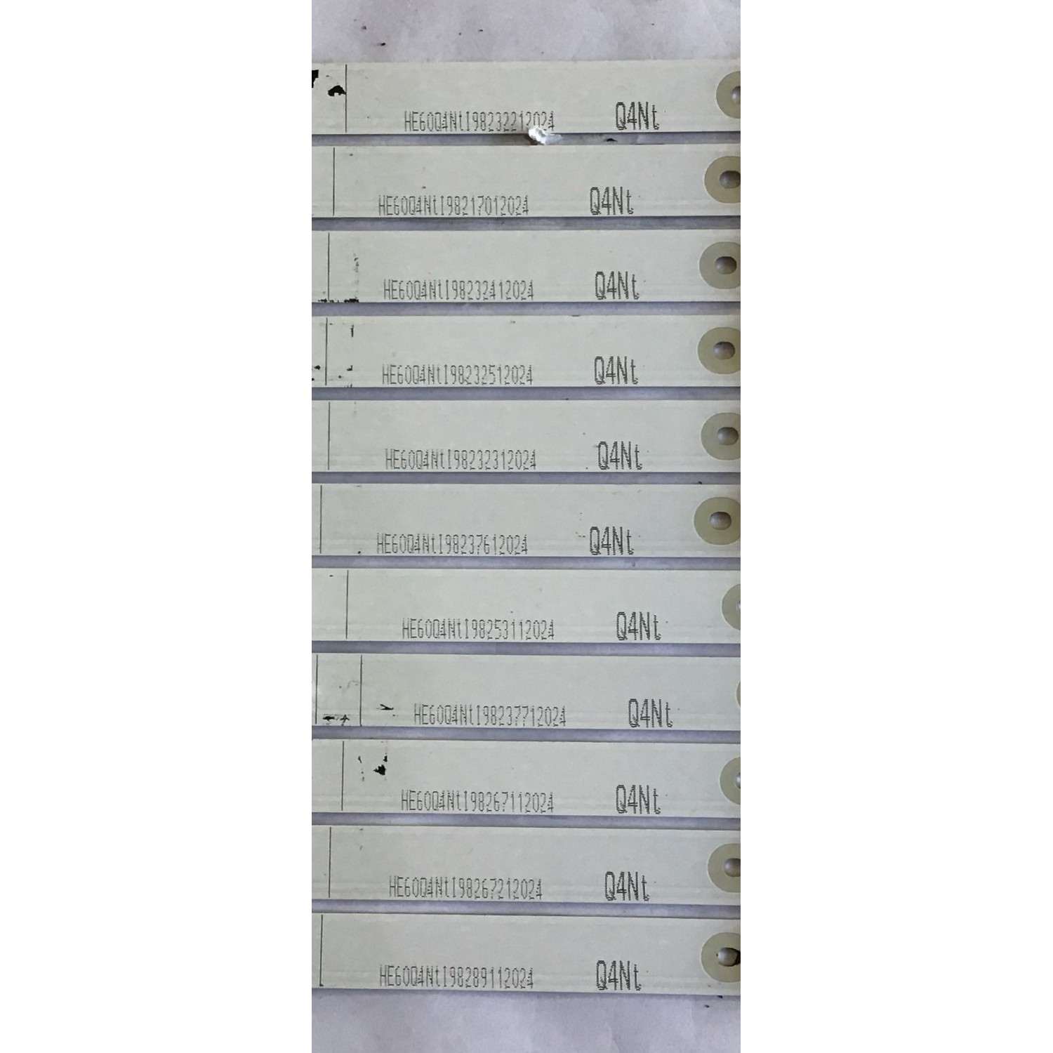 KIT DE LED'S PARA TV HISENSE (11 PIEZAS) / 1182314 / HISENSE_60_HD600N3U22_11X5_3030C_D6T-2D1_W15_55S1P / PANEL HD600N3U22-L2B / HD600N3U22-L2\S6\GM\ROH / MODELOS 60DU6070 /  60RGE - Imagen 2