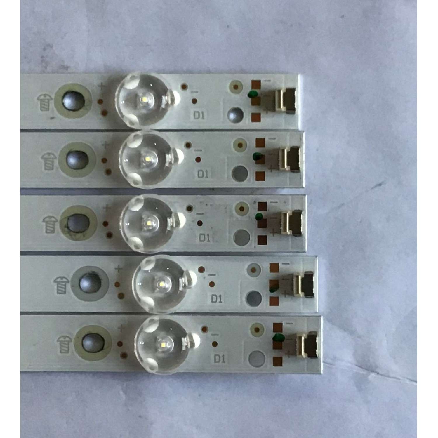 KIT DE LEDS ORIGINAL PARA TV VIZIO 5 PIEZAS / NUMERO DE PARTE GJ-2K18-E43-430-D510-V8 / 18466 / 210BZ10D0B334BH04D / EGLG5YZ2F21X / PANEL TPT430H3 -QUBN1A.K REV:SA9P0B / MODELOS E43-F1 LTMWWTLU / V436-G1 - Imagen 3
