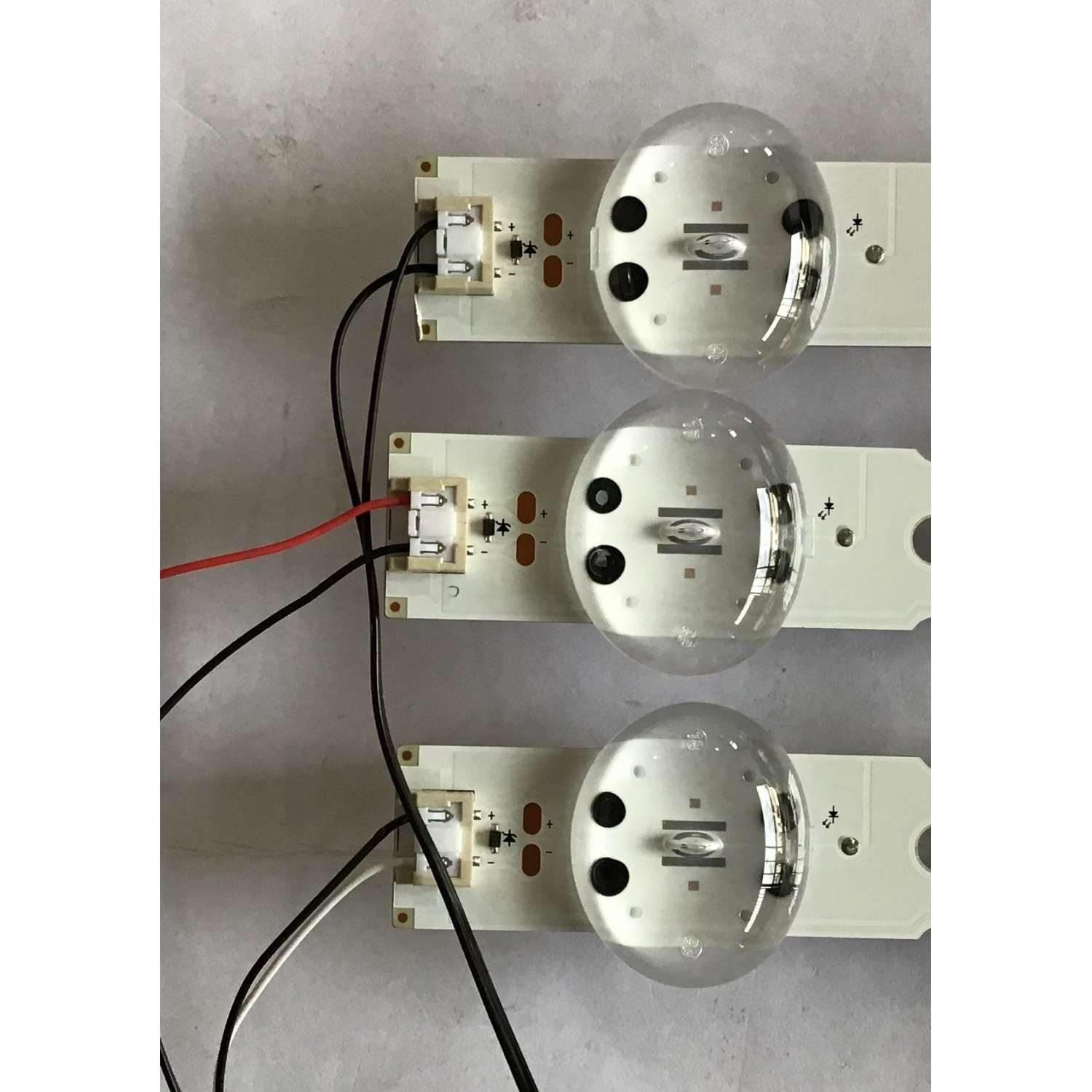 KIT DE LED´S PARA TV LG (3 PIEZAS) / EAV63992802 / HC500DQN-VCUR/L / 50K65/63.REV00.171012 / LG INNOTEK TRIDENT 50INCH 50UK63 LED ARRAY REV0.0_180628 / 3PCM00795A / PANEL NC500DQE / MODELO 50UK6090PUA - Imagen 4