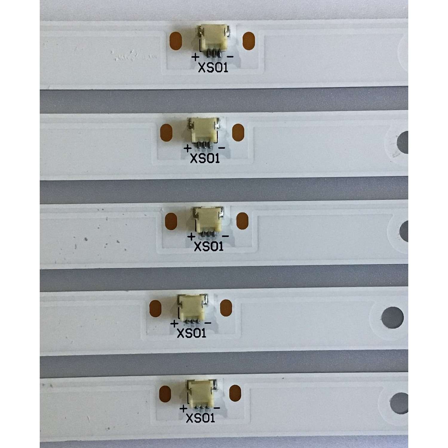 KIT DE LED'S PARA TV RCA (5 PIEZAS) / DLED50SMD 5X8 0001 / 50201008 / MODELO RNSMU5036-B / 96 CM /  - Imagen 3