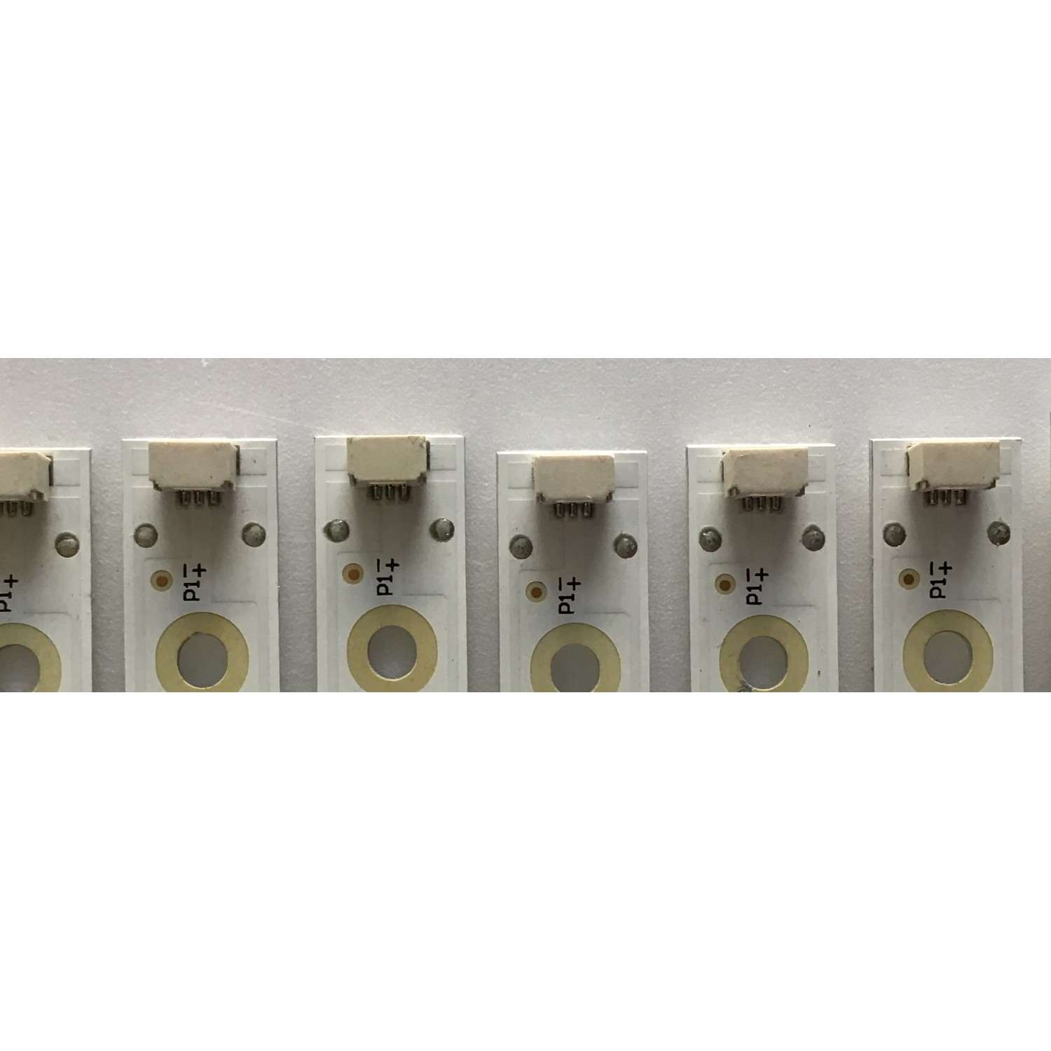 KIT DE LED'S PARA TV PIONNER ((12 PIEZAS)) / NUMERO DE PARTE 65HR330M06A7 V0 / 65HR330M06A7 / LE4RC2U1-D-K / 4C-LB650T-HRB / 65D1800 / PANEL LVU650CSDX / DISPLAY LC650EGY (SK)(M3) / MODELO PLE-65S08UHD - Imagen 2