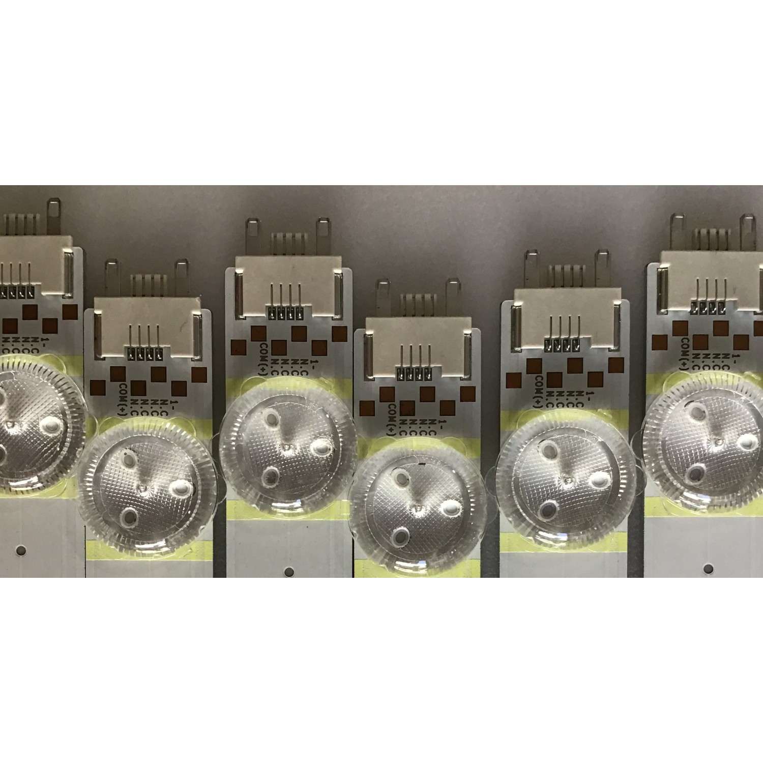 KIT DE LED'S PARA TV SAMSUNG ((56 PIEZAS)) / NUMERO DE PARTE BN96-48091A / BN96-48092A / L1_Q70_G5_FAM_LR7(1)_1(1)_R1.1_SBQ_100_LM41-00711A / L1_Q70_G5_FAM_M6(1)_R1.1_SBQ_100_LM41-00712A / LM41-00712A / LM41-00711A / MODELO QN75Q7DRAFXZA / QN75Q70RAFXZA - Imagen 4