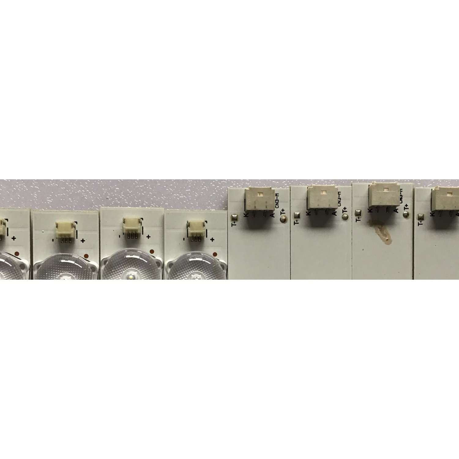 KIT DE LED'S PARA TV SIGCUS (8 PIEZAS) / PB12D411173BL042 / G-708-42DH2-L010DI / PANEL TLV4231-03 / MODELO  - Imagen 2
