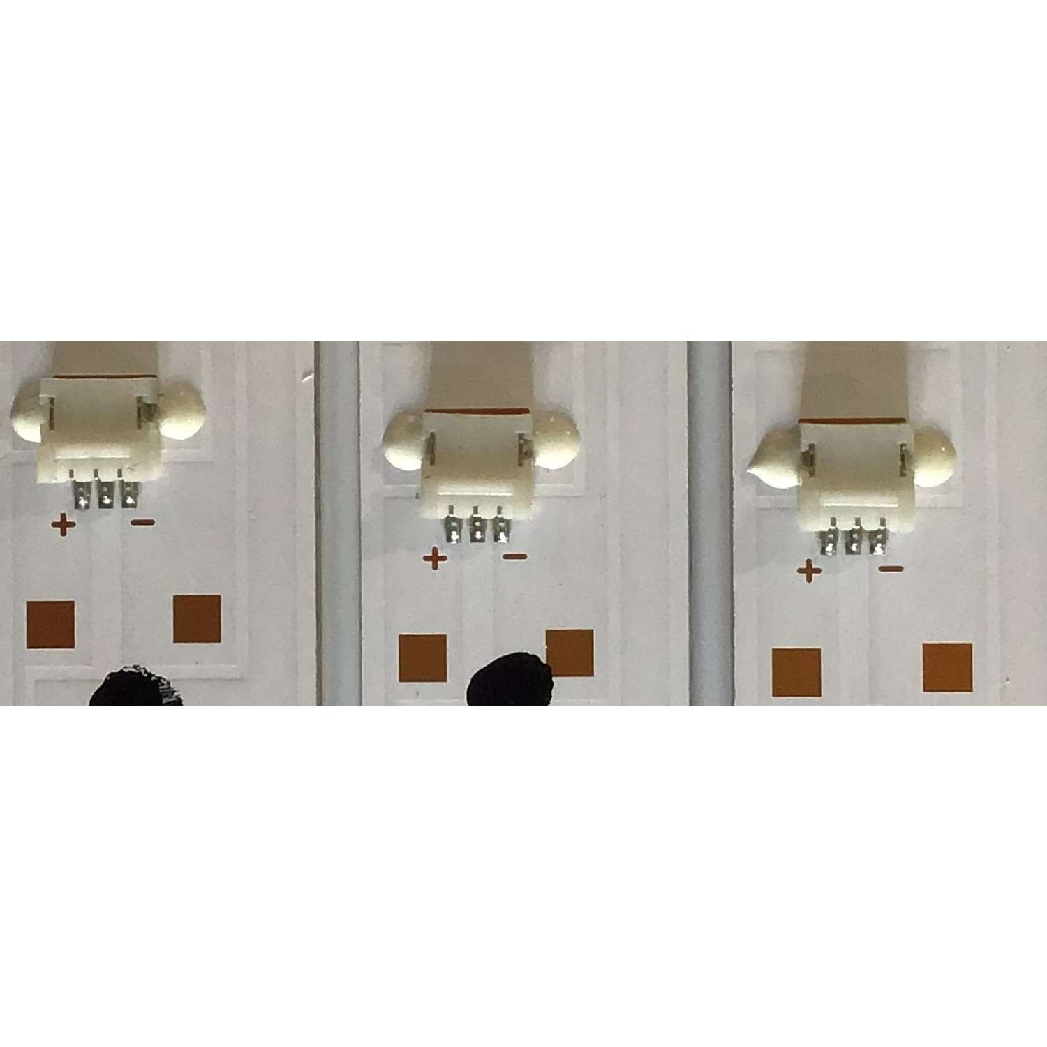 KIT DE LEDS PARA TV ONN ((3 PIEZAS)) / 261501000050 / 12-43K600-3030-0D35-3X8-170920 / 170920 / 75 2M00 3 17 1118 0004 / PANEL HV430FHB-N10 / MODELO OMC18TV002 - Imagen 4